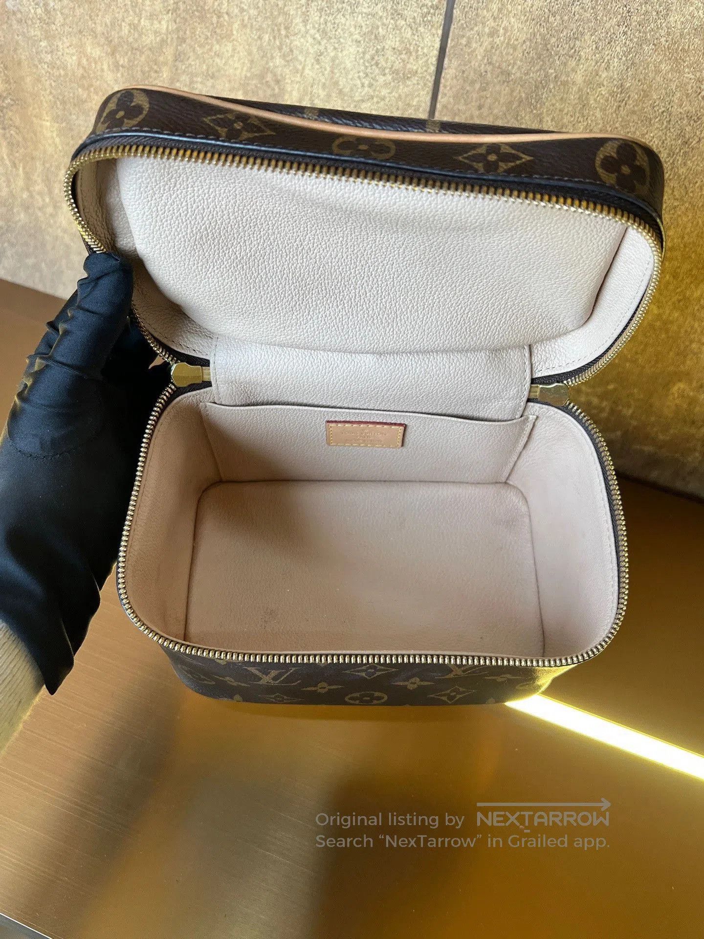 Louis Vuitton Louis Vuitton LV Cosmetic Bag Chip. Size ONE SIZE - 7 Thumbnail