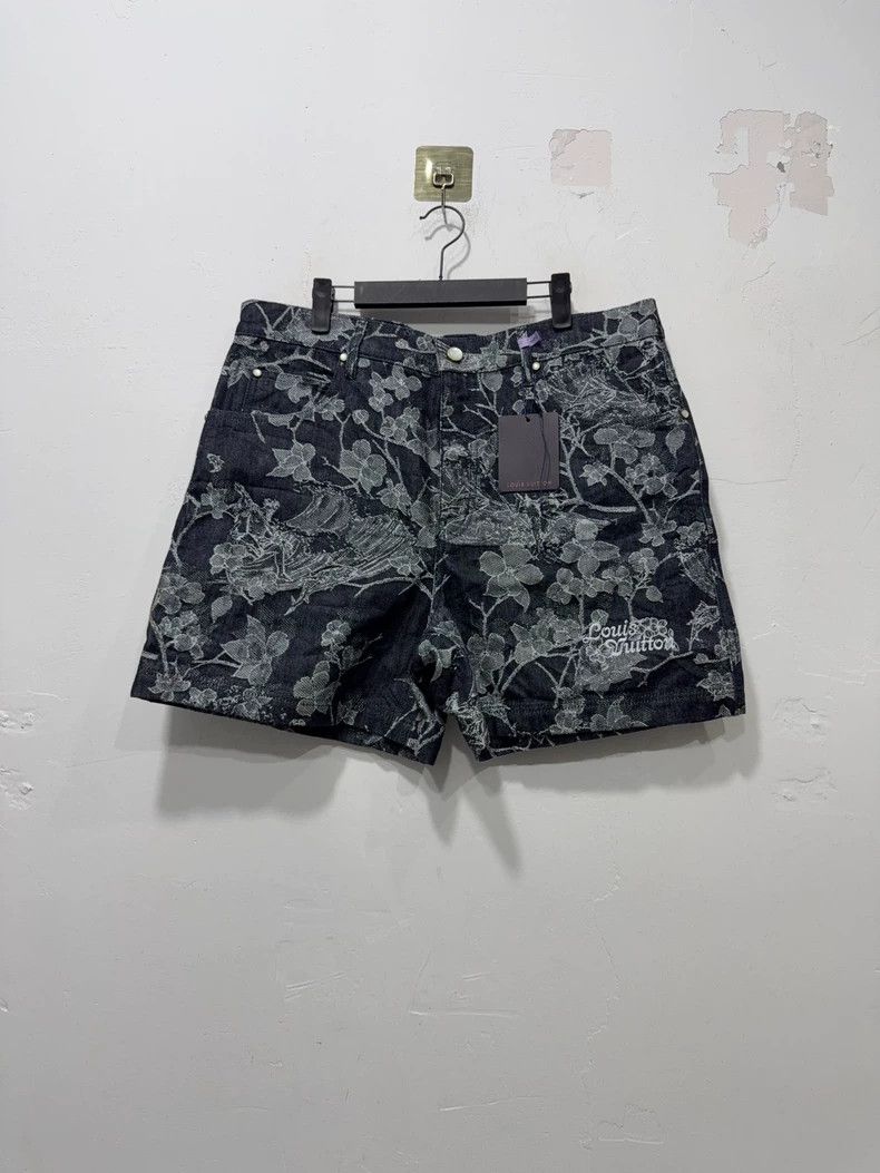 Louis Vuitton Louis Vuitton Floral shorts Size US 36 / EU 52 - 1 Thumbnail