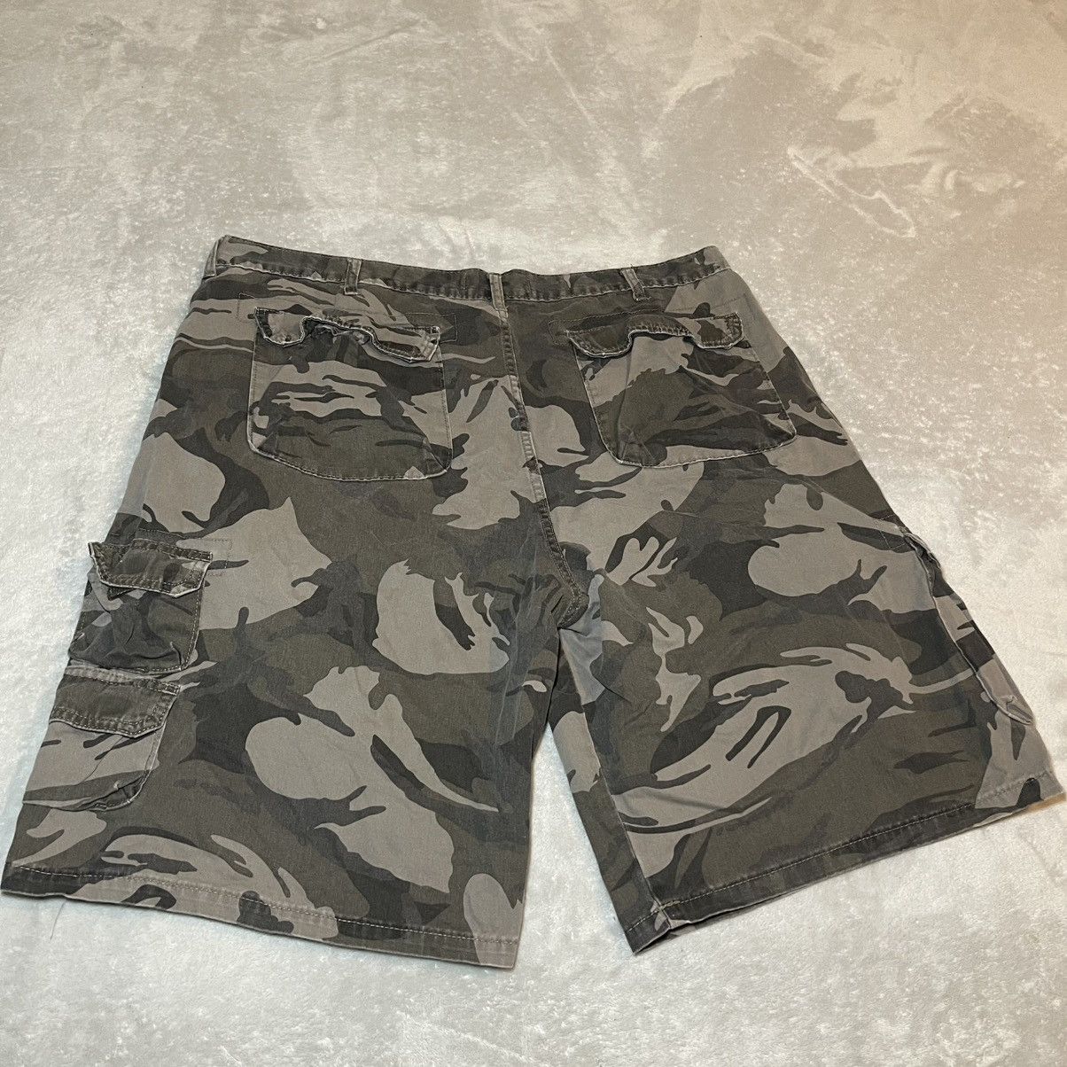 Wrangler Vintage Wrangler Jeans Co Cargo Shorts Men 42 Green Camo Y2K Size US 42 / EU 58 - 2 Thumbnail