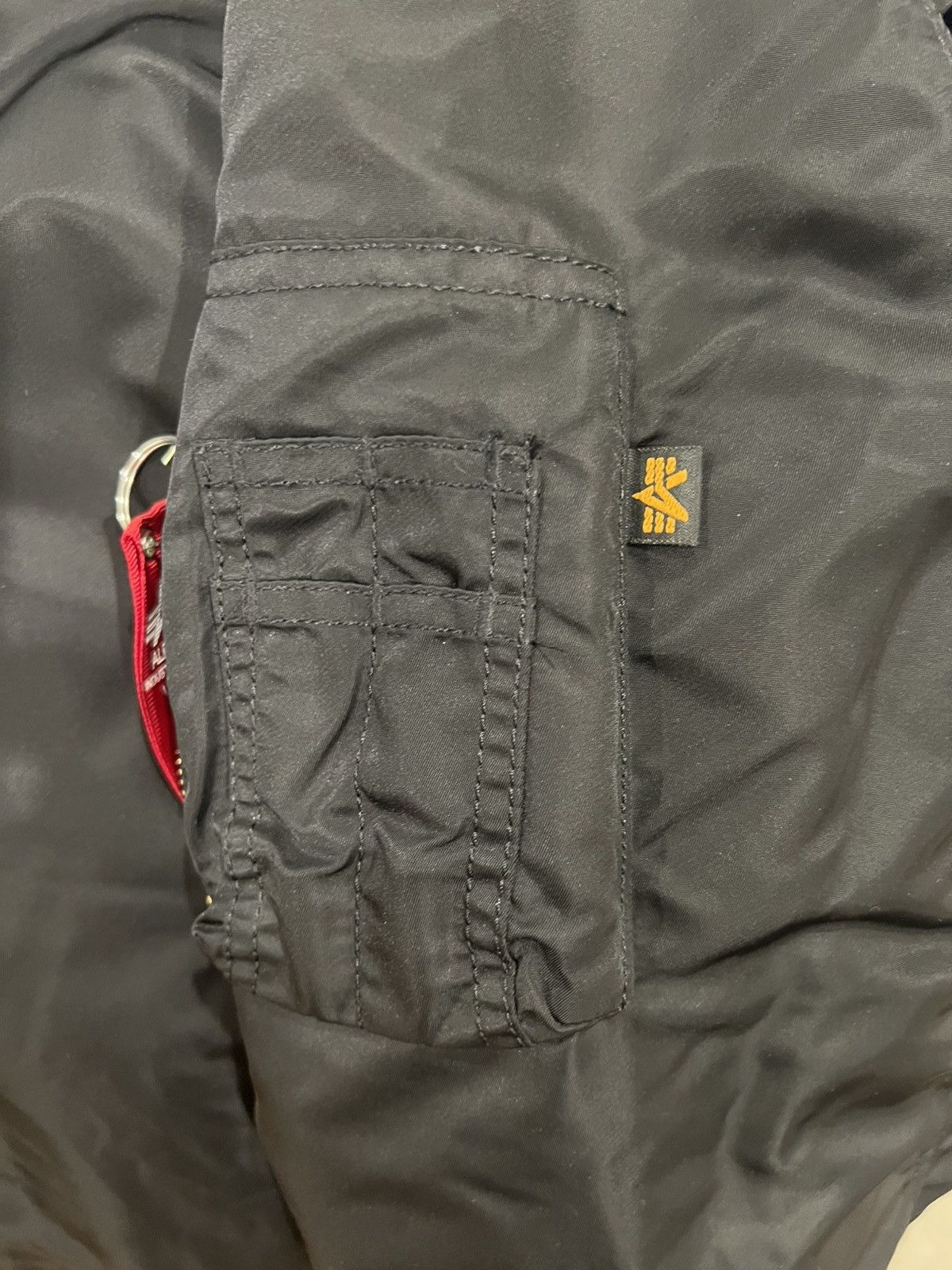 Yeezy ALPHA INDUSTRIES X KANYE WEST size M Size US M / EU 48-50 / 2 - 9 Thumbnail