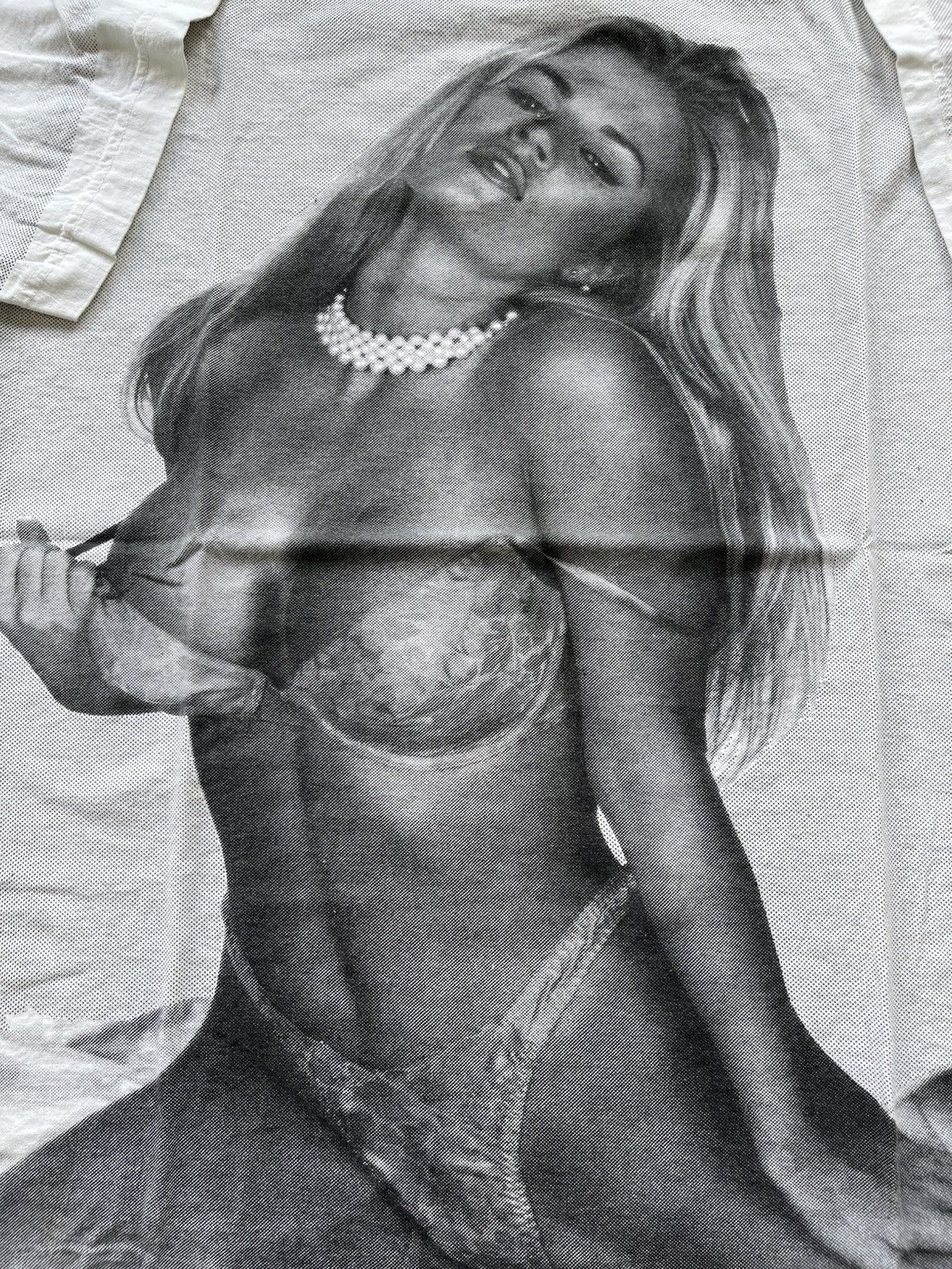 Vintage Vintage 90s All Over Print Pin Up Model Tee XL Size US XL / EU 56 / 4 - 3 Thumbnail