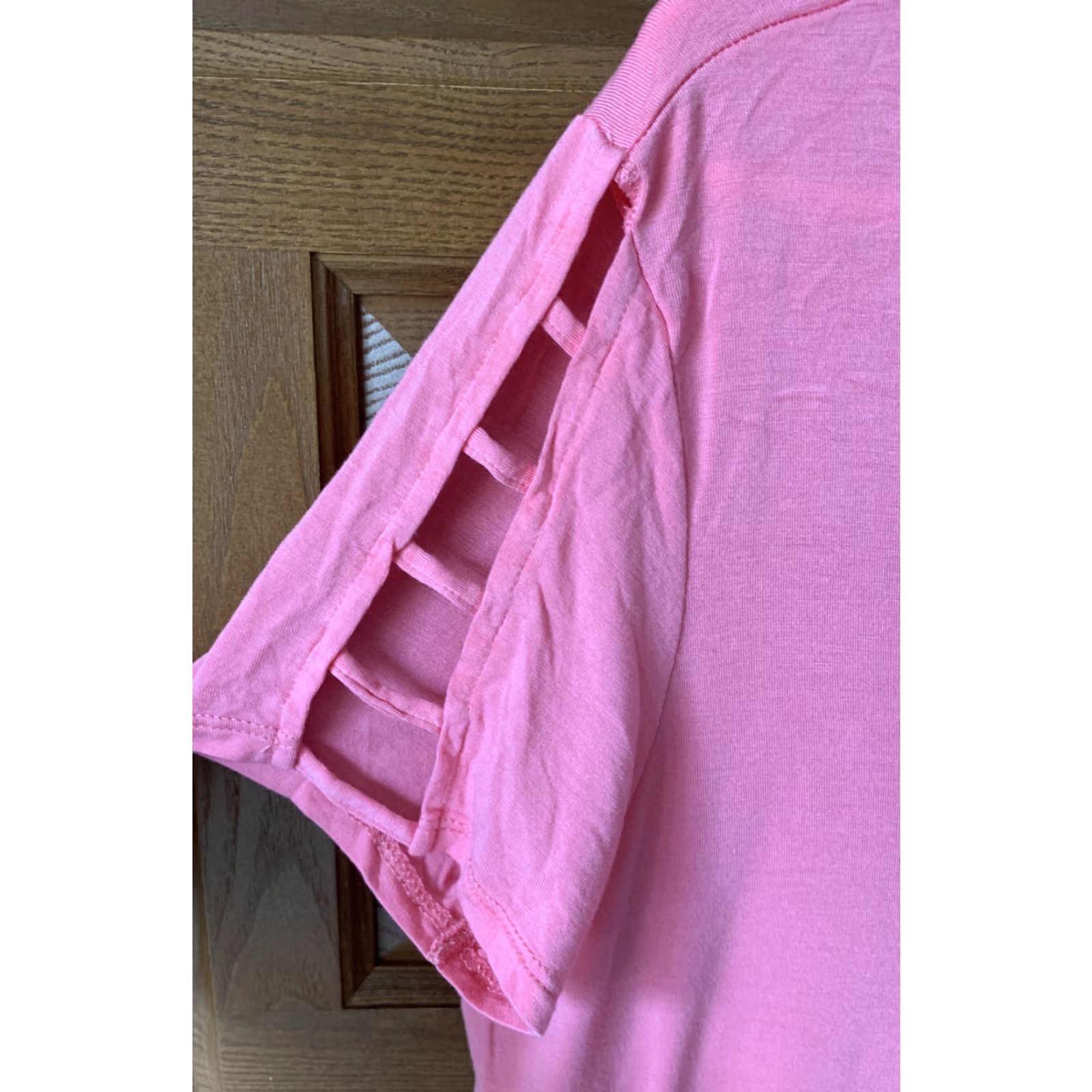American Eagle Outfitters American Eagle Outfitters T-Shirt Woman's Medium Pink Short Sleeve V-Neck B175 Size M / US 6-8 / IT 42-44 - 2 Thumbnail
