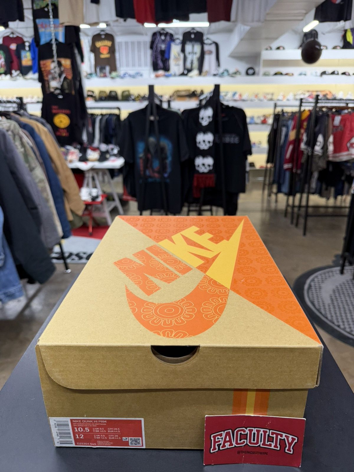 Nike Nike Dunk High Somos Familia Size 10.5 (2022) Size US 10.5 / EU 43-44 - 13 Thumbnail