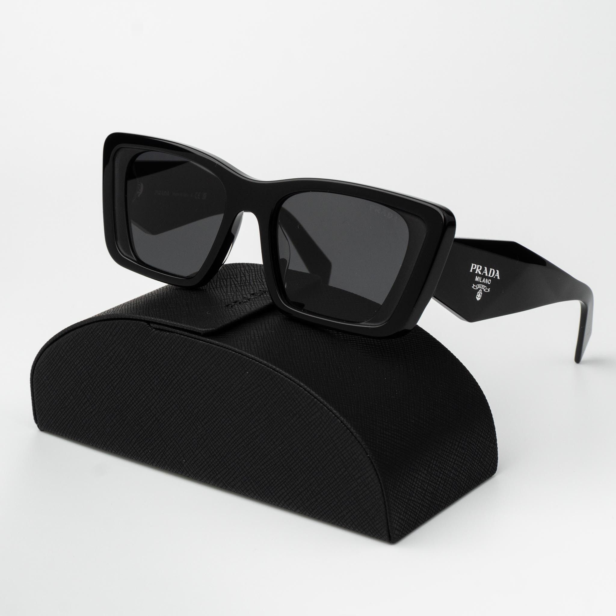 PRADA ハタフライフレムサンクラス PRA02S 17K08Z PRADA ハタフライフレムサンクラス PRA02S 17K08Z (PRADA