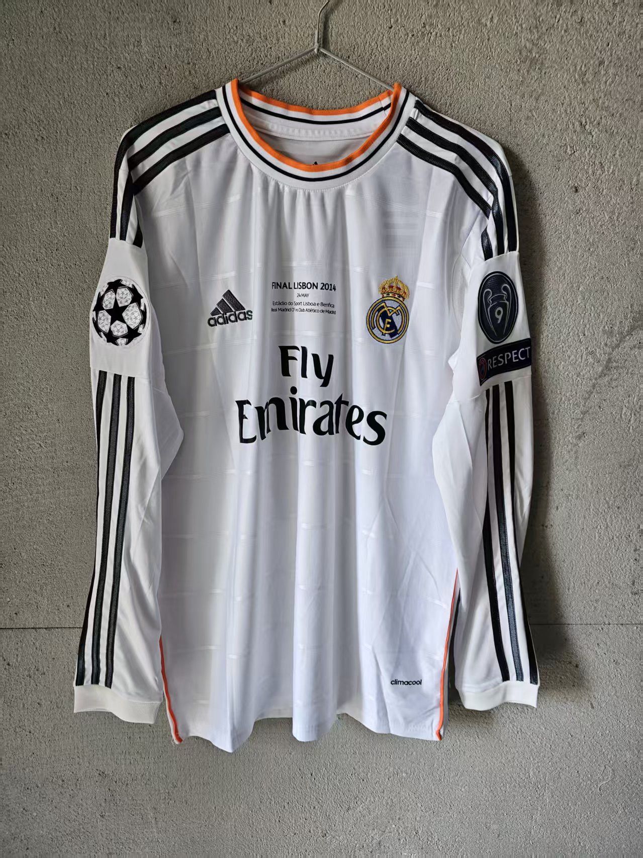 Other 2013 2014 Real Madrid #11 Gareth Bale Jersey Size US L / EU 52-54 / 3 - 2 Thumbnail
