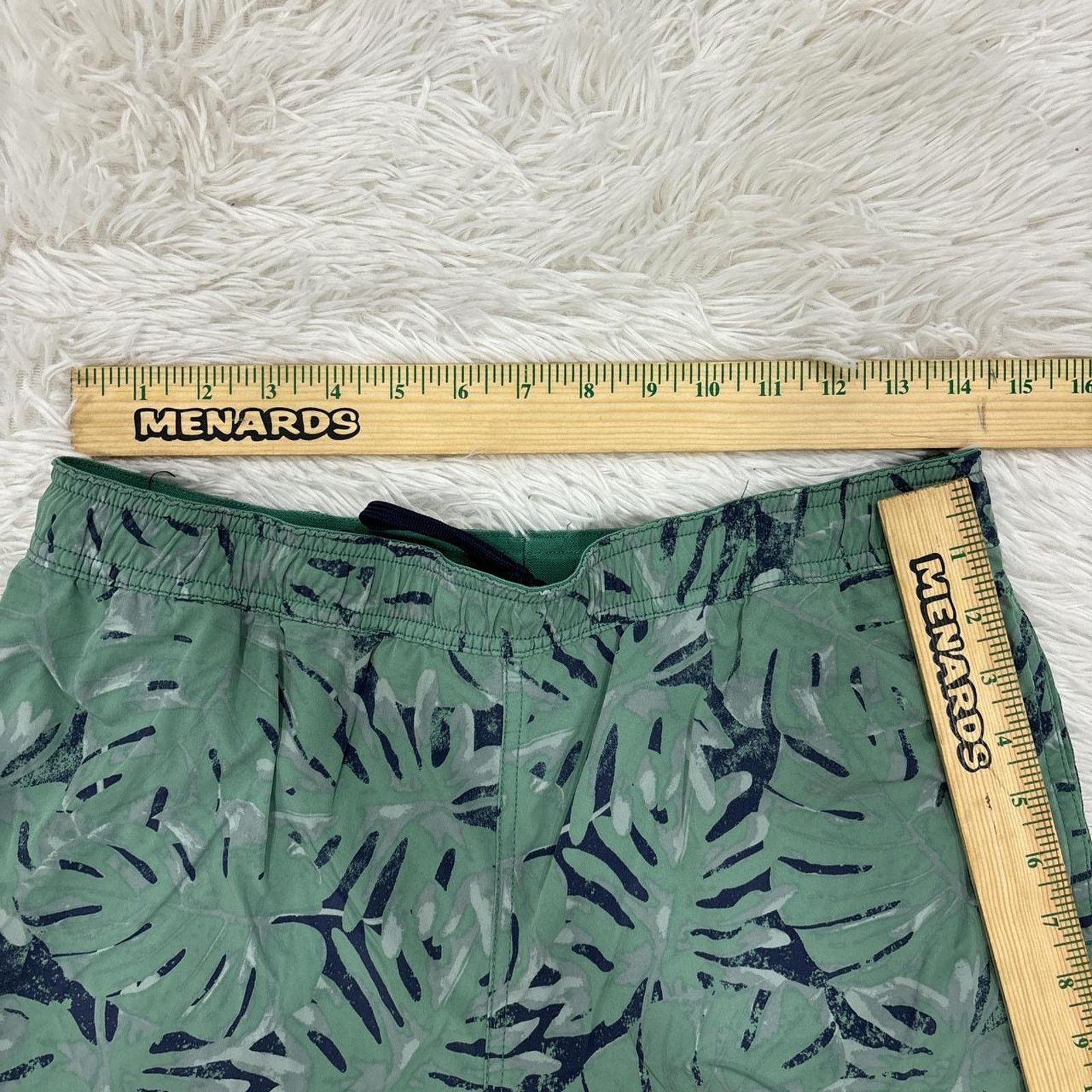 Other Board shorts with all over leaf design Size US 30 / EU 46 - 3 Thumbnail