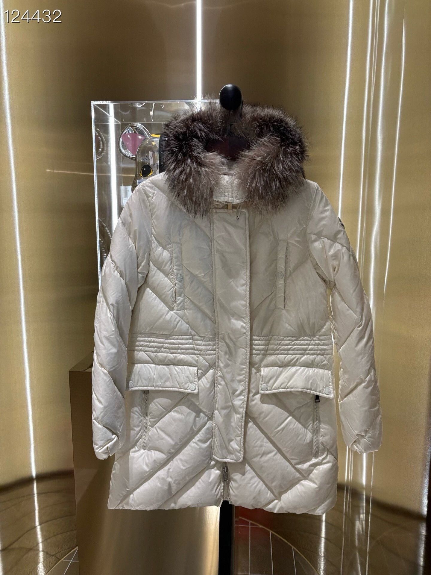 Moncler Moncler Dinard Milk White Down Jacket Size M / US 6-8 / IT 42-44 - 1 Thumbnail