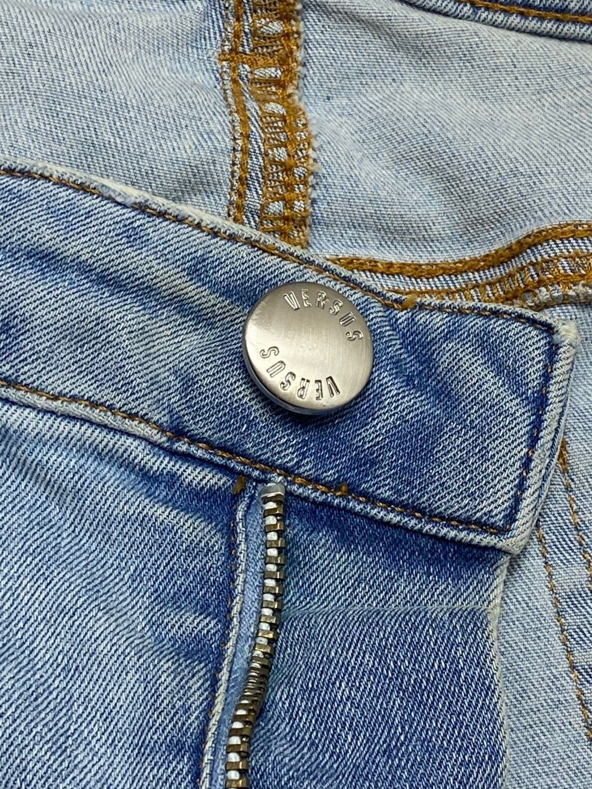 Jean Vintage VERSUS VERSACE Blue Animal Patch Jeans Slim Y2K Size 31" - 7 Thumbnail