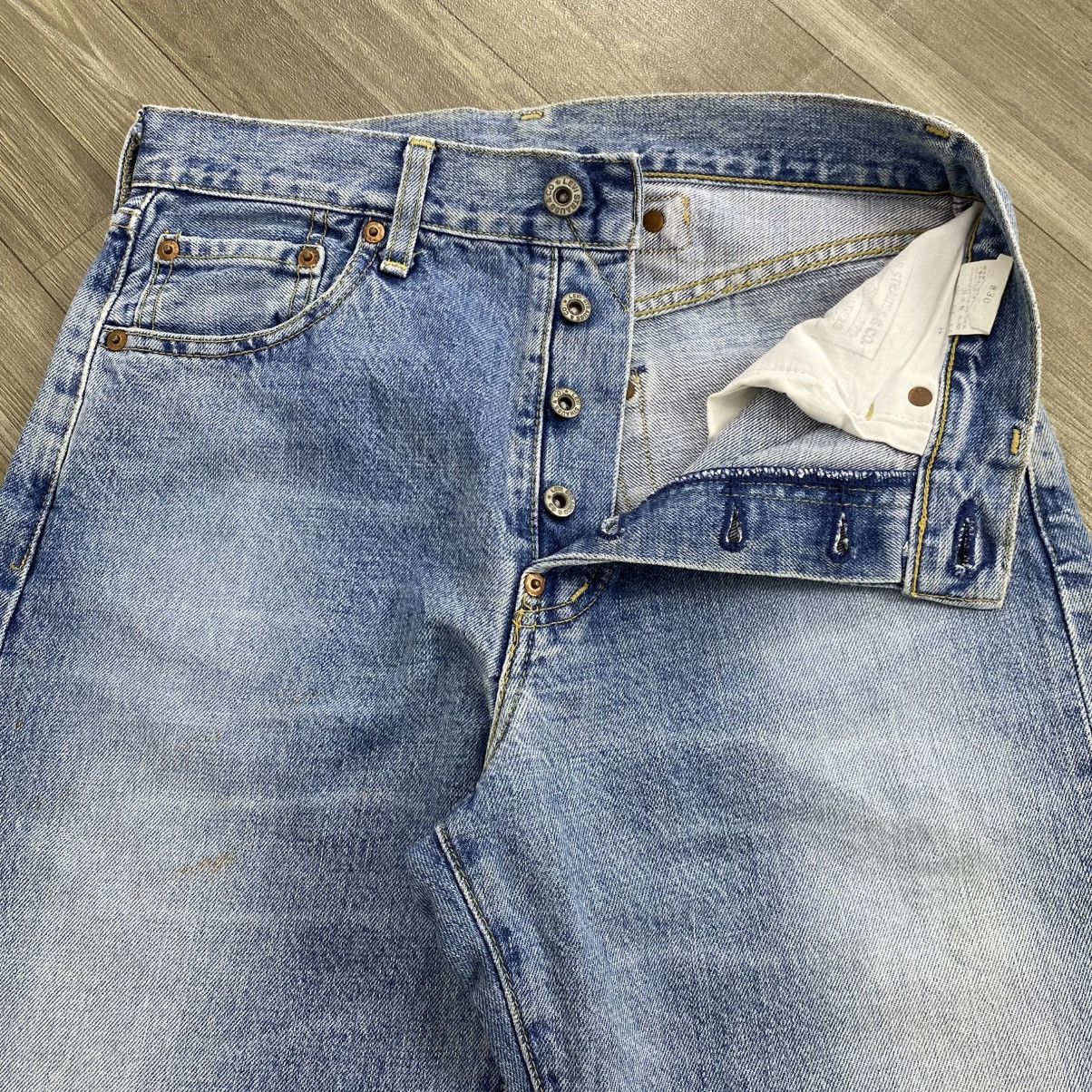 Levi's Vintage Clothing 🇯🇵 1990s Vintage Levis 702xx Selvedge Buckle Back Faded Jeans Size US 30 / EU 46 - 5 Thumbnail