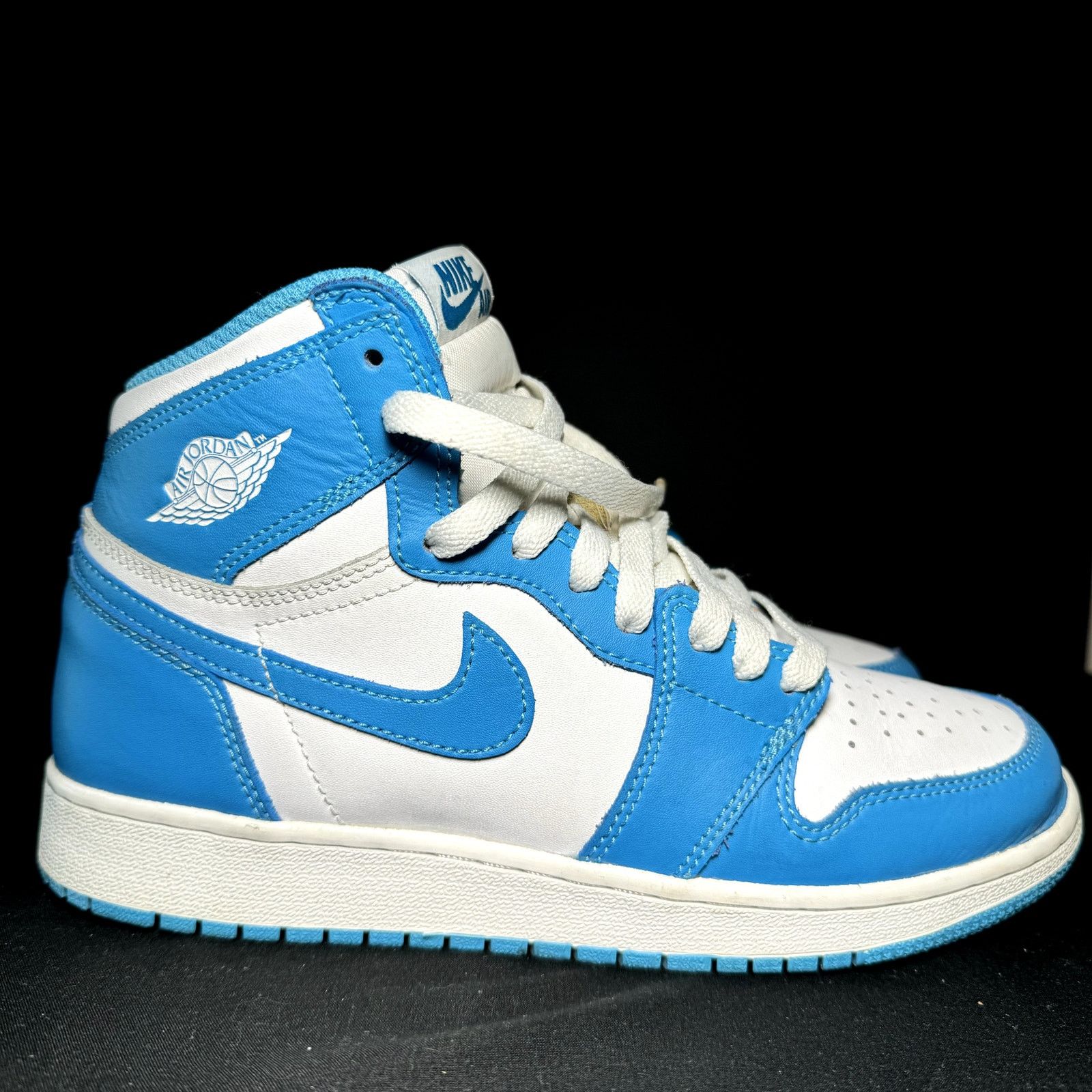 Jordan Brand × Nike Size 6 - Nike Air Jordan 1 Retro High OG BG UNC Men's Shoes Size US 6 / EU 39 - 1 Thumbnail