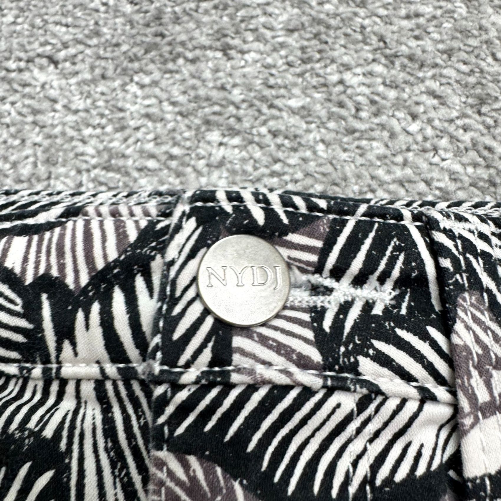 Vintage VINTAGENYDJ Sheri Slim Fit Floral Lift Tuck Technology Ankle Pants Womens 0 Black White Size 25" / US 0 / IT 36 - 5 Thumbnail