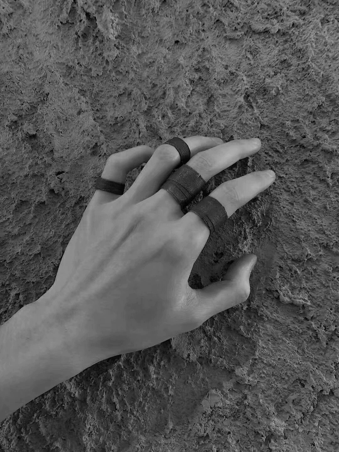 DETAJ Detaj x Uma Wang Short Bandage Ring Set Black/White Size ONE SIZE - 2 Thumbnail