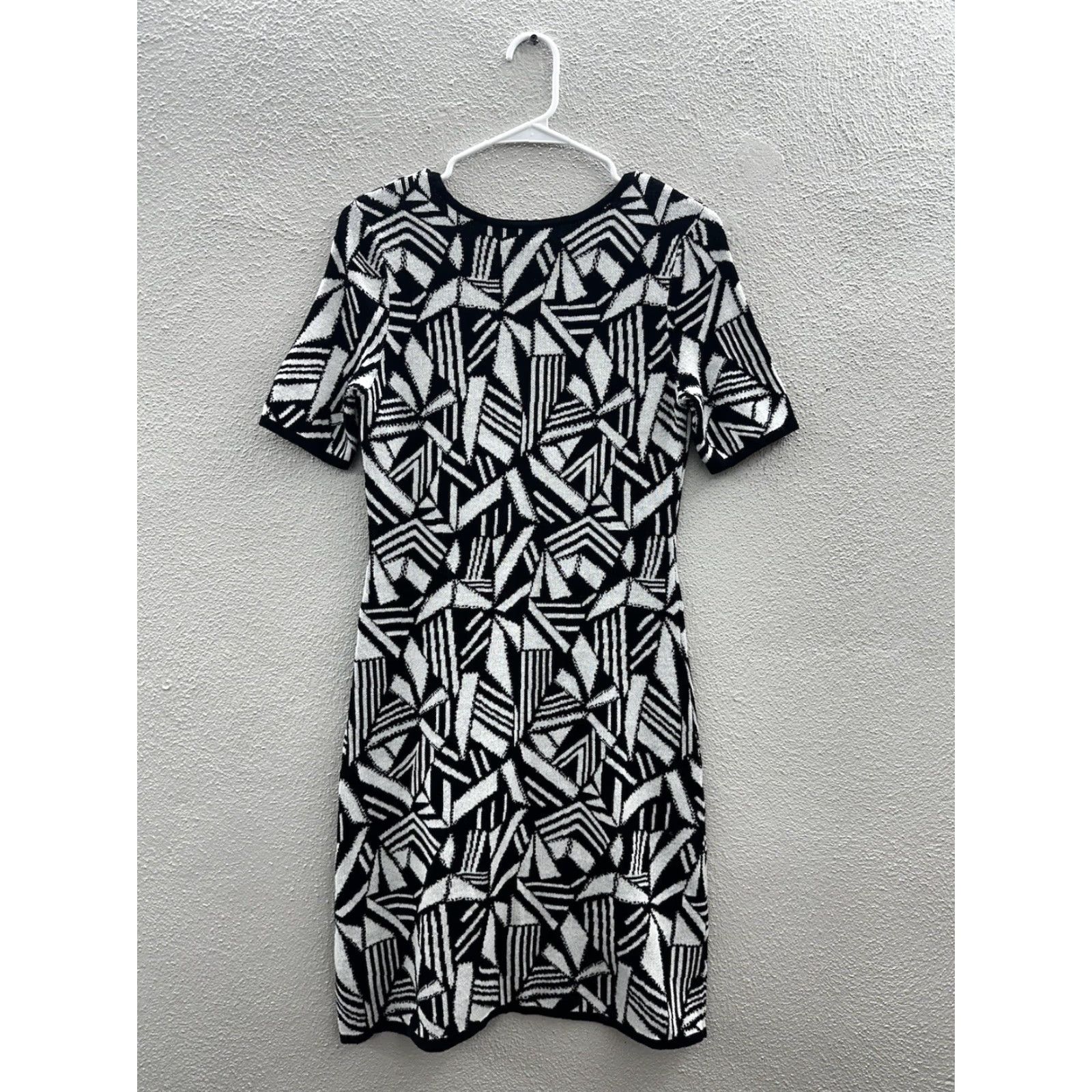Laundry by Shelli Segal Laundry by Shelli Segal Dress Shirt? Abstract Short Sleeve Knit Knee Length Black Geometric S Women's Casual Workwear 100% Cotton Knit Dress Size 28" / US 6 / IT 42 - 6 Thumbnail