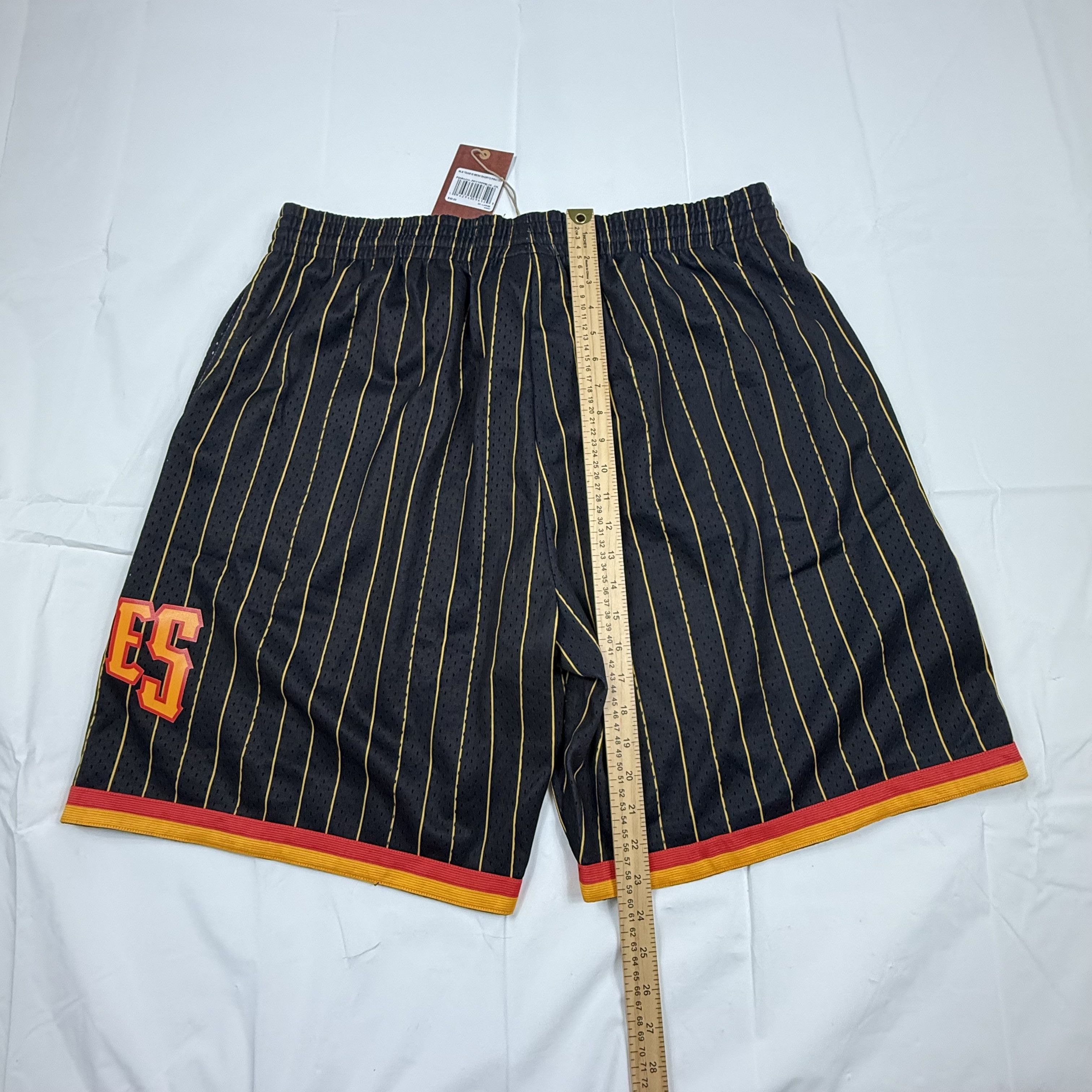 Mitchell & Ness Mitchell & Ness Pittsburgh Pirates Mesh Shorts Mens 2XL NEW Size US 44 / EU 60 - 8 Thumbnail