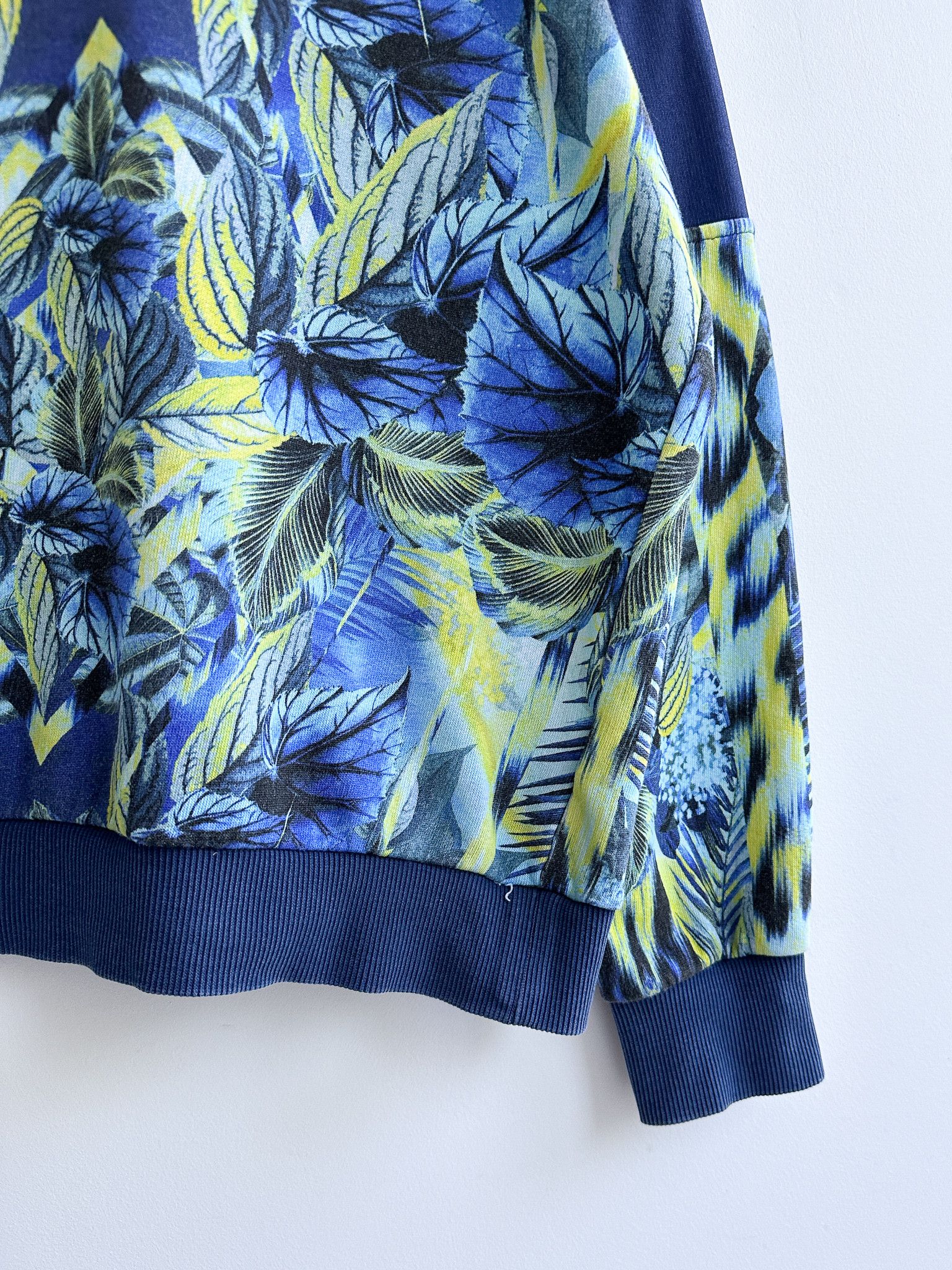 Just Cavalli Roberto Cavalli Flowers Printed Sweatshirt Size US M / EU 48-50 / 2 - 5 Thumbnail