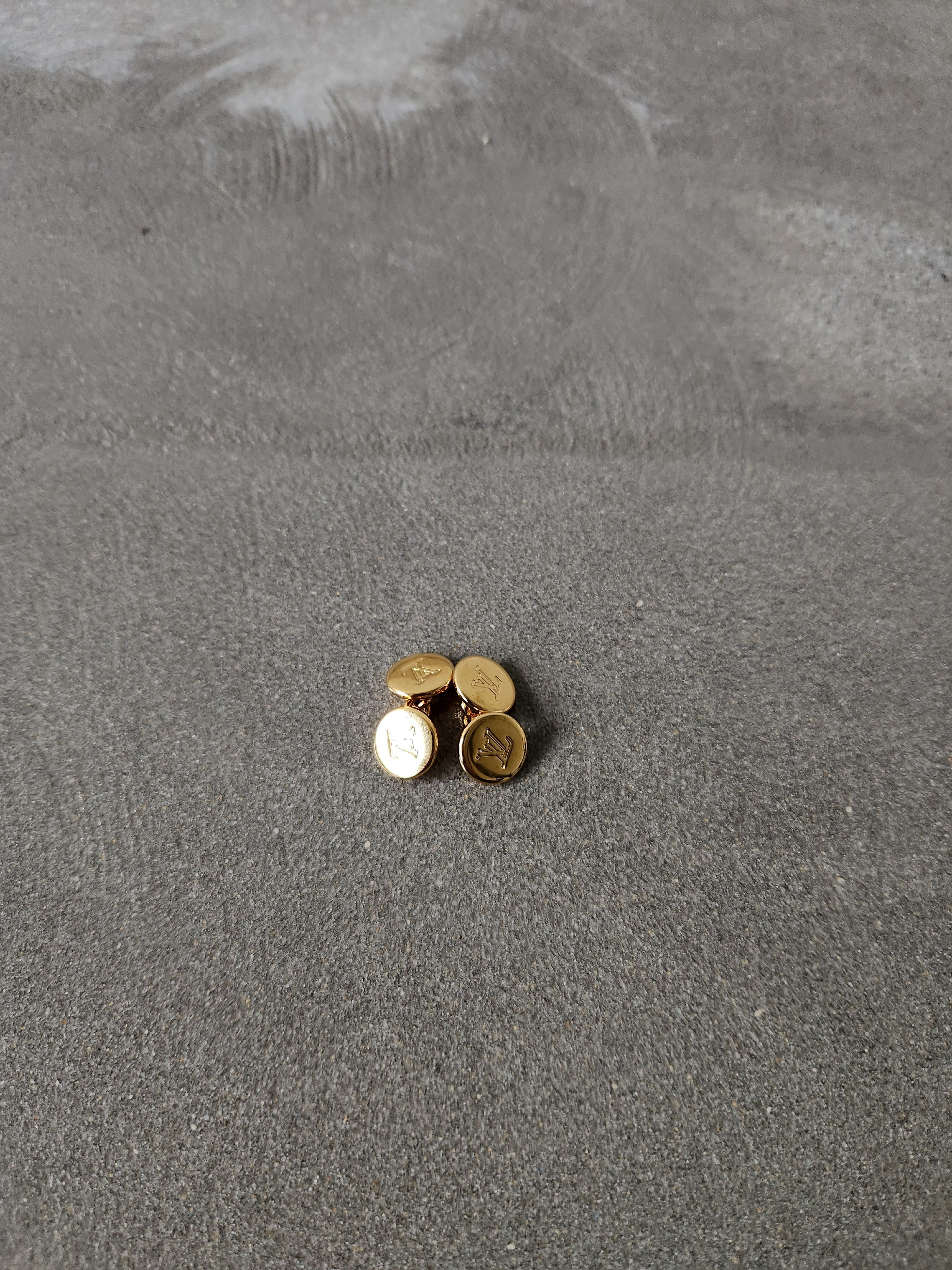 Louis Vuitton Louis Vuitton cuff links, LV gold colour embossed cuff links Size ONE SIZE - 3 Thumbnail