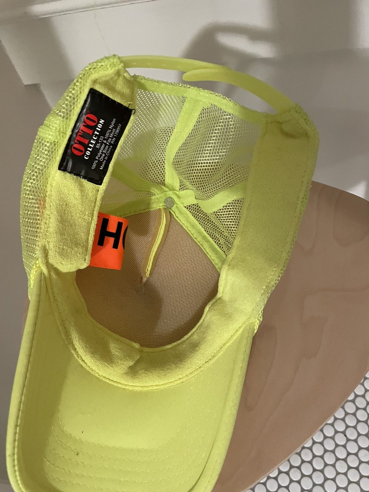 Off-White × Otto × Virgil Abloh Virgil Abloh x MCA Figures of Speech Arrows Trucker Hat Size ONE SIZE - 4 Thumbnail