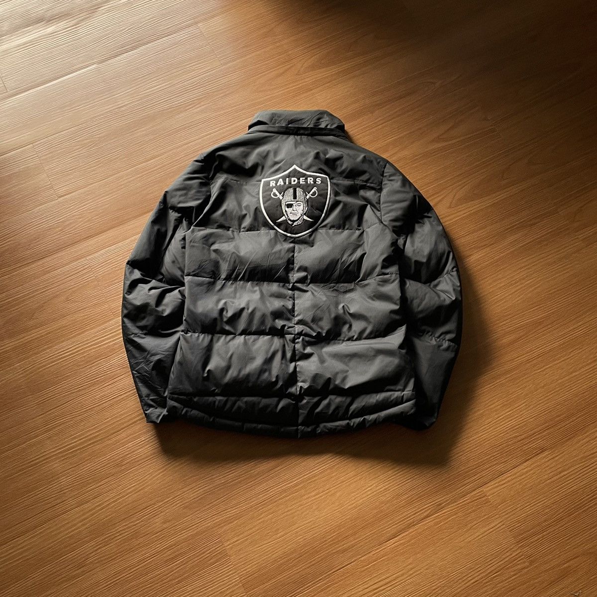 Reebok REBOOK NFL OAKLAND RAID3RS PUFFY PUFFER BLACK JACKET!! Size US M / EU 48-50 / 2 - 1 Thumbnail