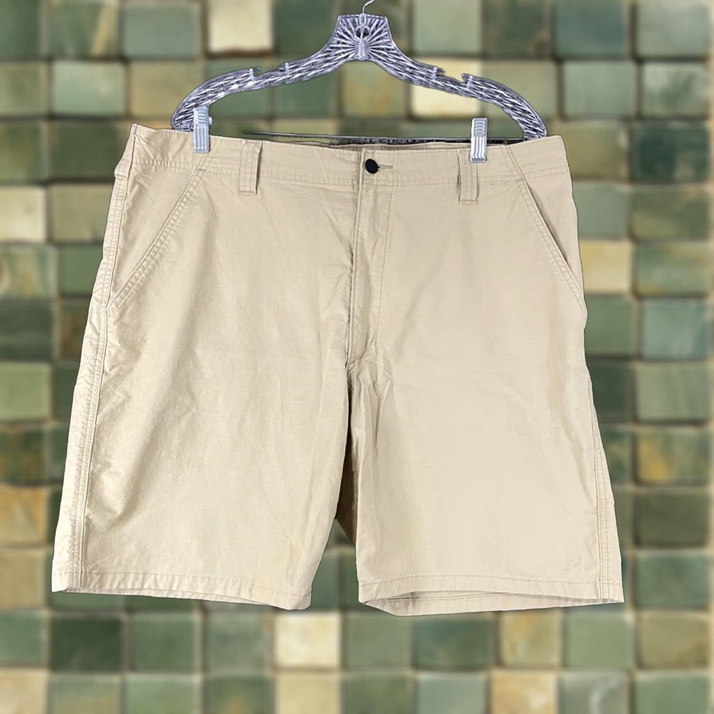 Wrangler Wrangler Outdoor Beige Shorts Men’s 40 Cargo Regular Men Beige Outdoor 40 Wrangler Shorts Size US 40 / EU 56 - 1 Thumbnail