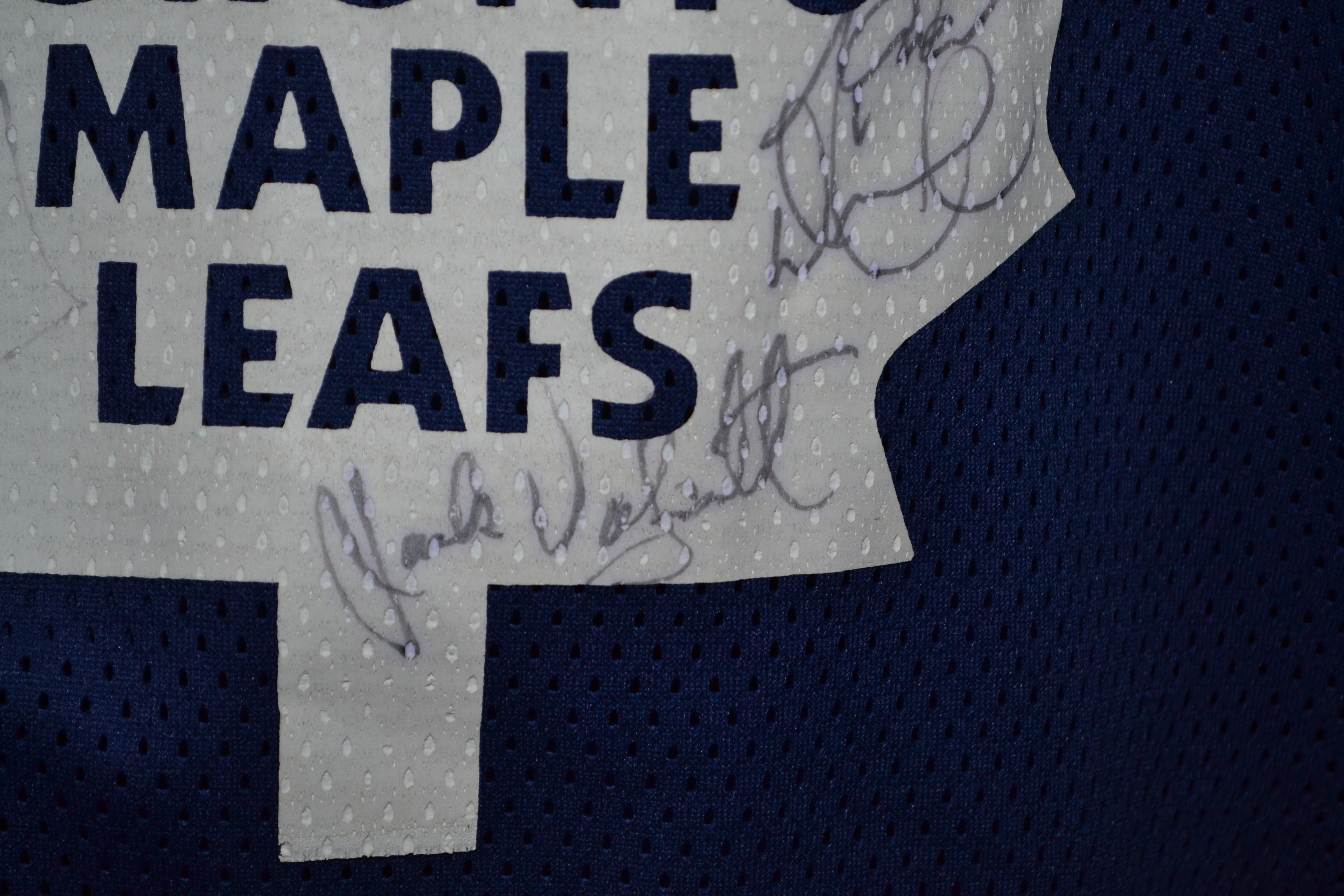 Other Toronto Maple Leafs Practice Jersey L Simplex Signed Canada Size US L / EU 52-54 / 3 - 7 Thumbnail