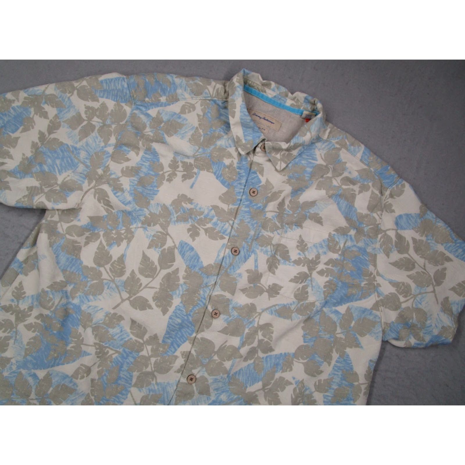 Tommy Bahama Tommy Bahama Shirt Mens 2XL Gray Floral Button Up Silk Camp Hawaiian Tiki Size US XXL / EU 58 / 5 - 2 Thumbnail