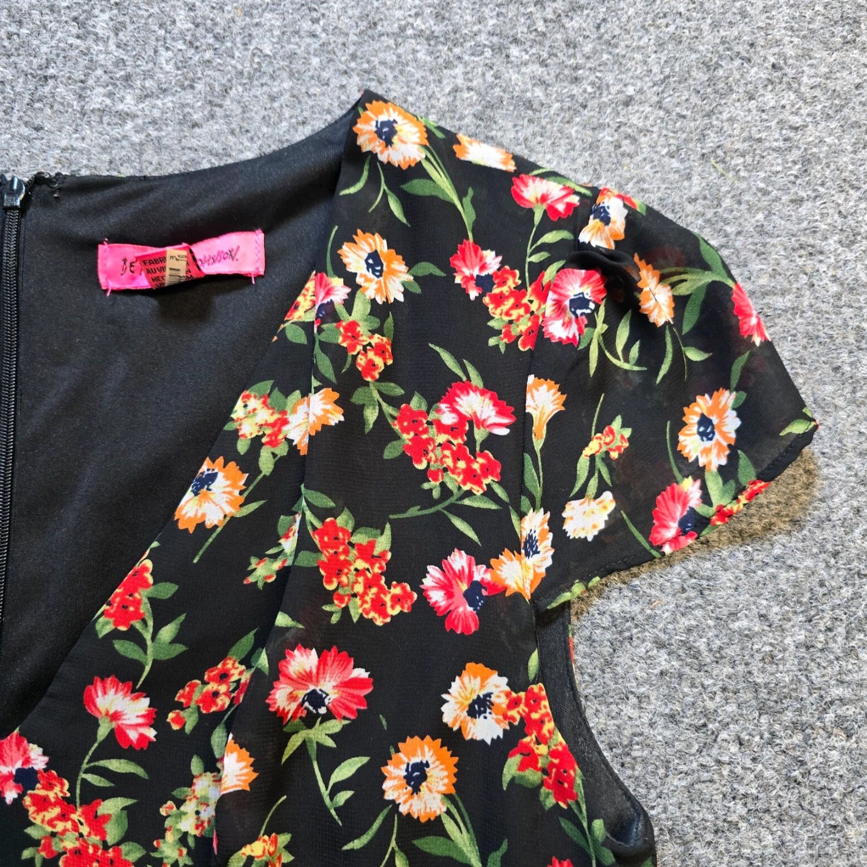 Betsey Johnson Betsey Johnson Dress Womens Size 2 Black Floral A-Line V-Neck Cocktail Party - Knee Length, Short Sleeve, Lined, Polyester Chiffon, Cap Sleeve, Zip Size XS / US 0-2 / IT 36-38 - 4 Thumbnail