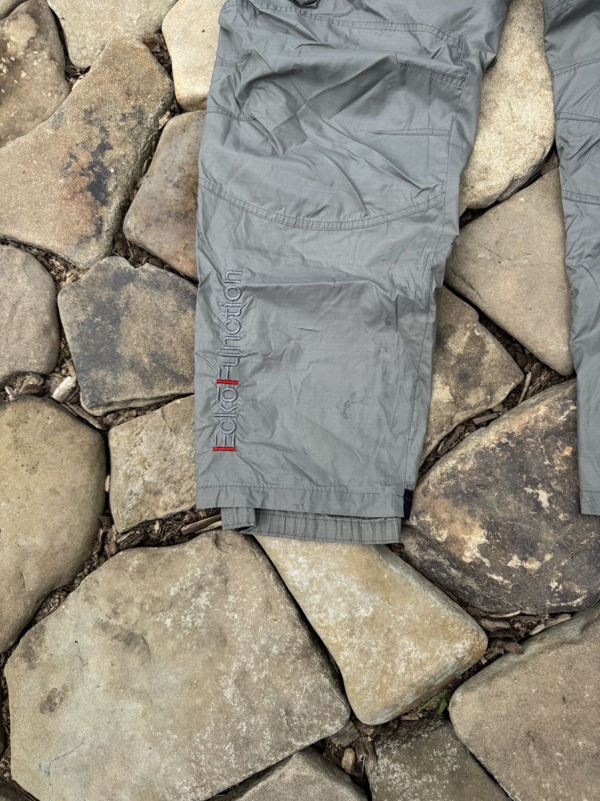 Ecko Unltd. Vintage Ecko Untdl Distressed Nylon Tracking Pants Size US 34 / EU 50 - 3 Thumbnail
