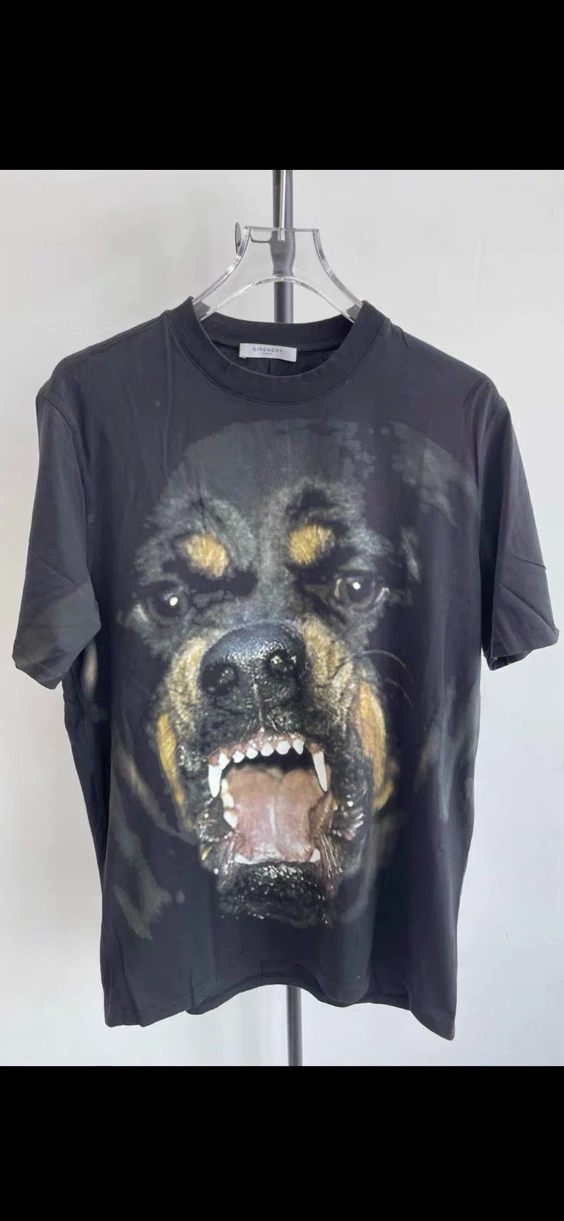 Givenchy Dog Head Short Sleeve Size XS Shoulder Width 46