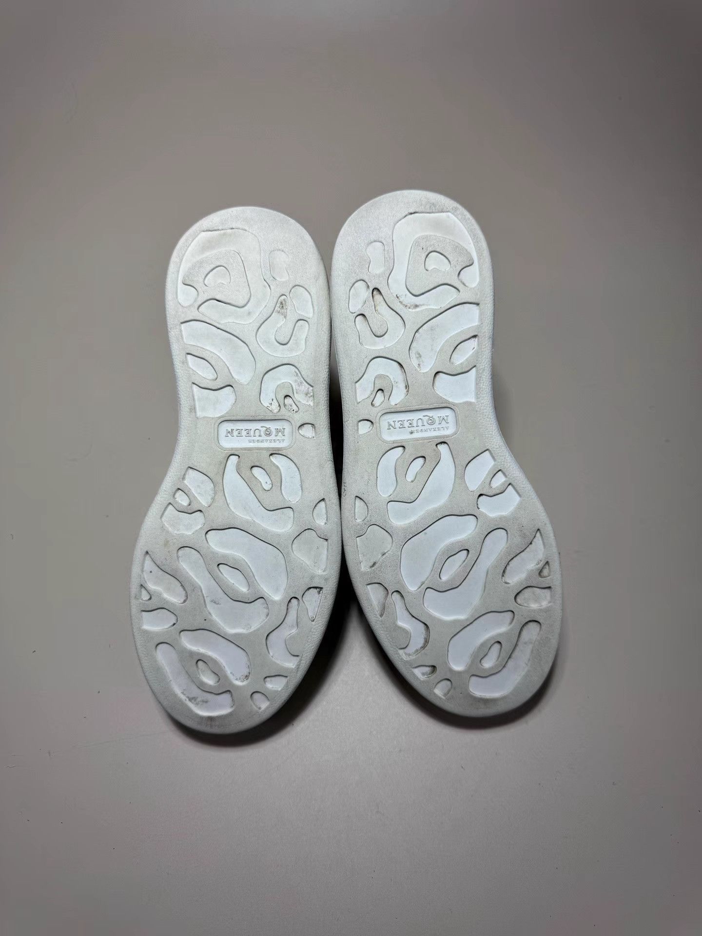 Alexander McQueen ALEXANDER MCQUEEN Stud Heel Tab White Sneakers Size US 6 / IT 36 - 6 Thumbnail