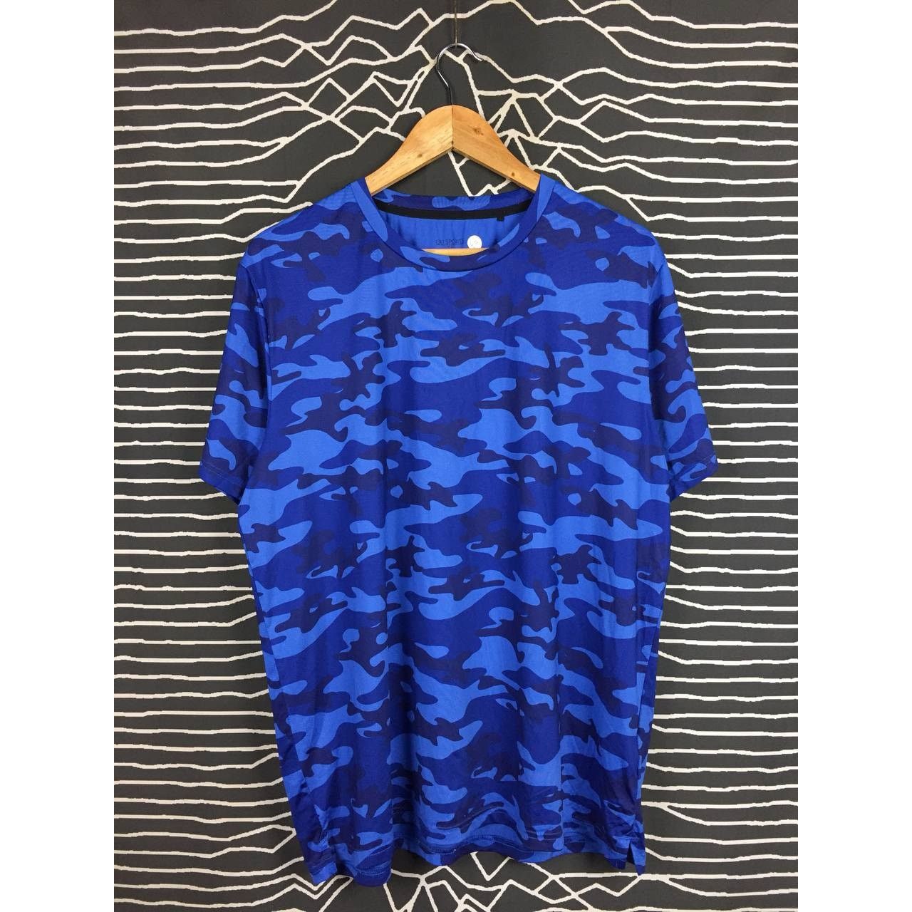 GU × Japanese Brand GU sports Camouflage Activewear Tee Size XL Size US XL / EU 56 / 4 - 1 Thumbnail