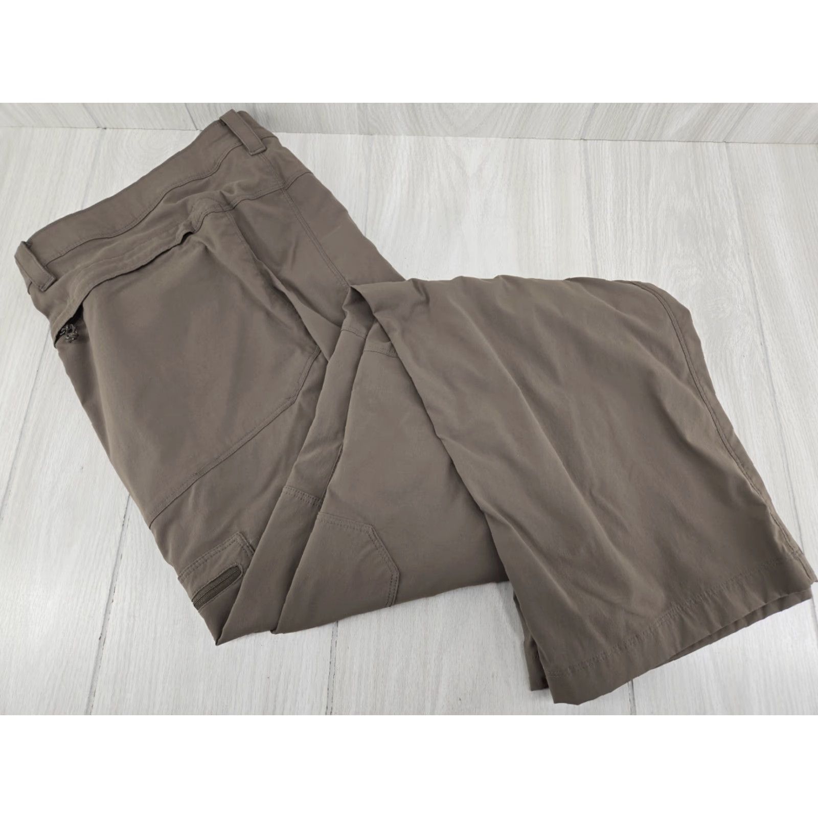 Vintage VINTAGE LL Bean Pants Mens 42x32 Gray/Brown Nylon Blend Cargo Pant Regular Men 42 Gray Cargo Pocket Leather? Size US 42 / EU 58 - 4 Thumbnail