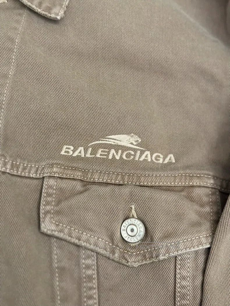 Balenciaga Balenciaga Embroidered logo denim jacket Size US S / EU 44-46 / 1 - 2 Thumbnail