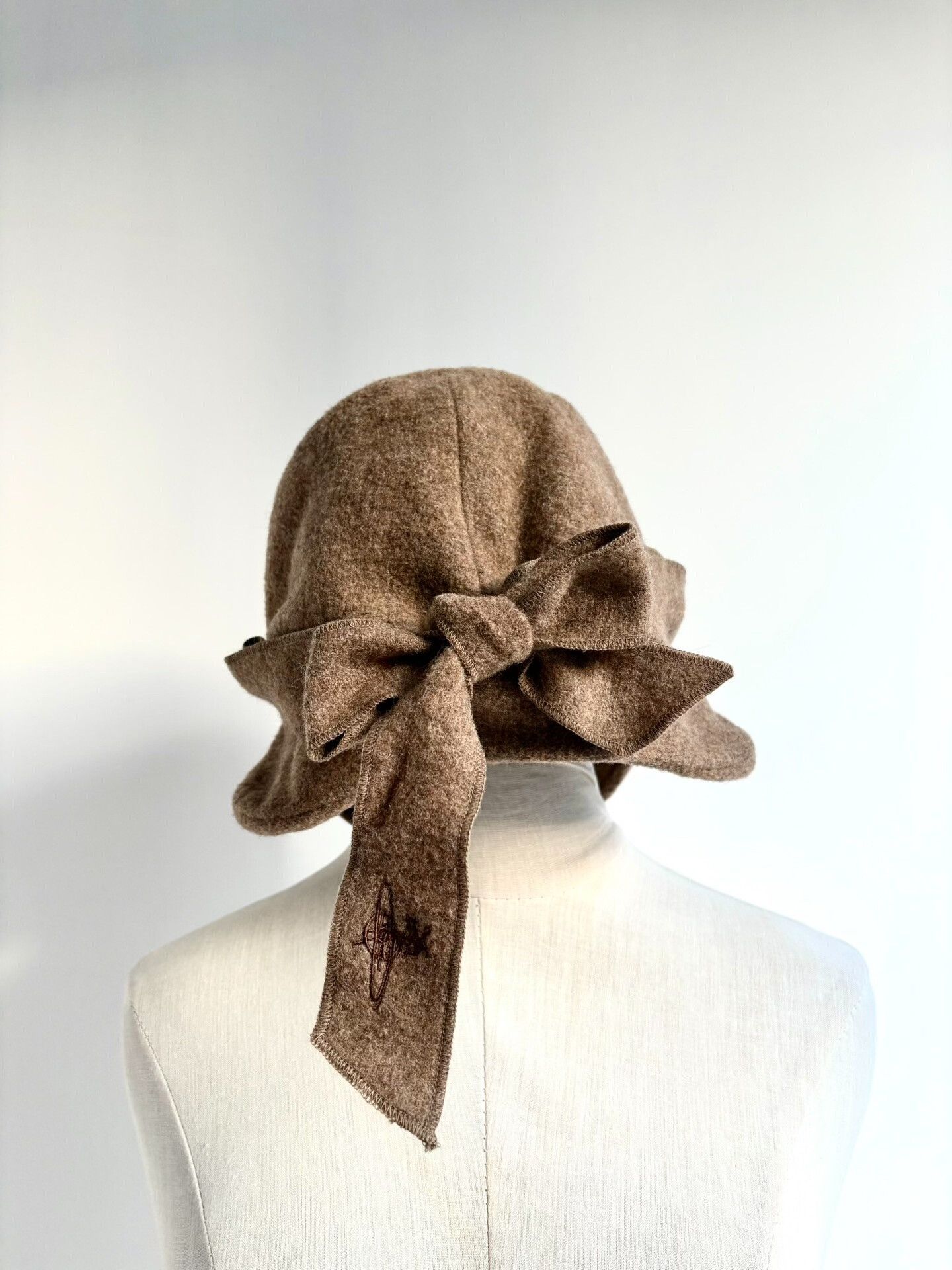 Vivienne Westwood vintage vivienne westwood camel bow hat Size ONE SIZE - 1 Thumbnail