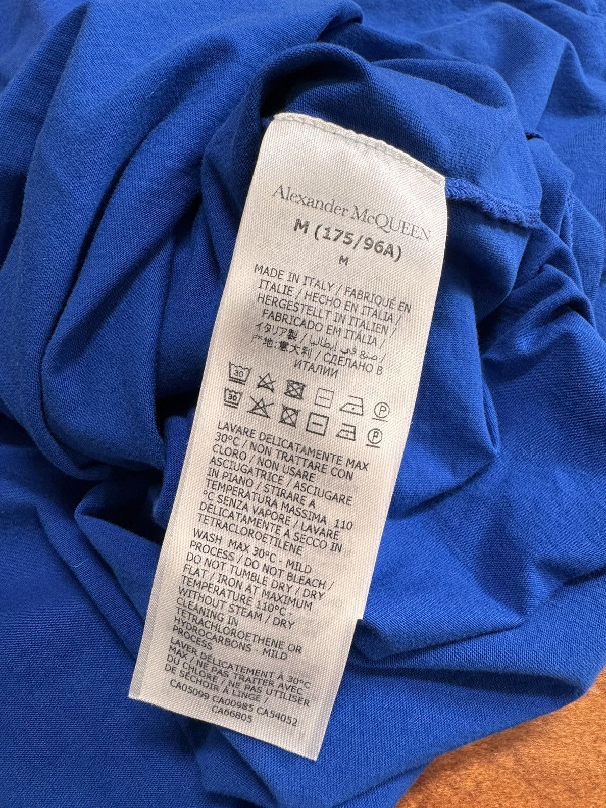 Alexander McQueen Alexander McQueen “McQUEEN” Embossed Tee Electric Blue M Size US M / EU 48-50 / 2 - 5 Thumbnail