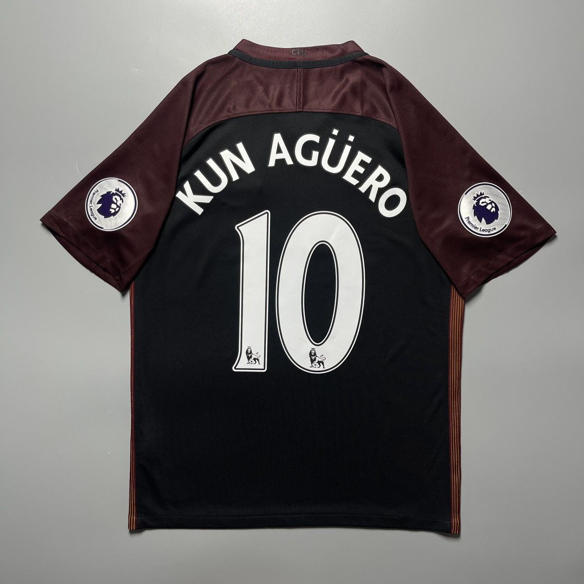 Vintage MAN CITY NIKE 2016/2017 FOOTBALL AWAY JERSEY #10 AGUERO Size US M / EU 48-50 / 2 - 1 Thumbnail
