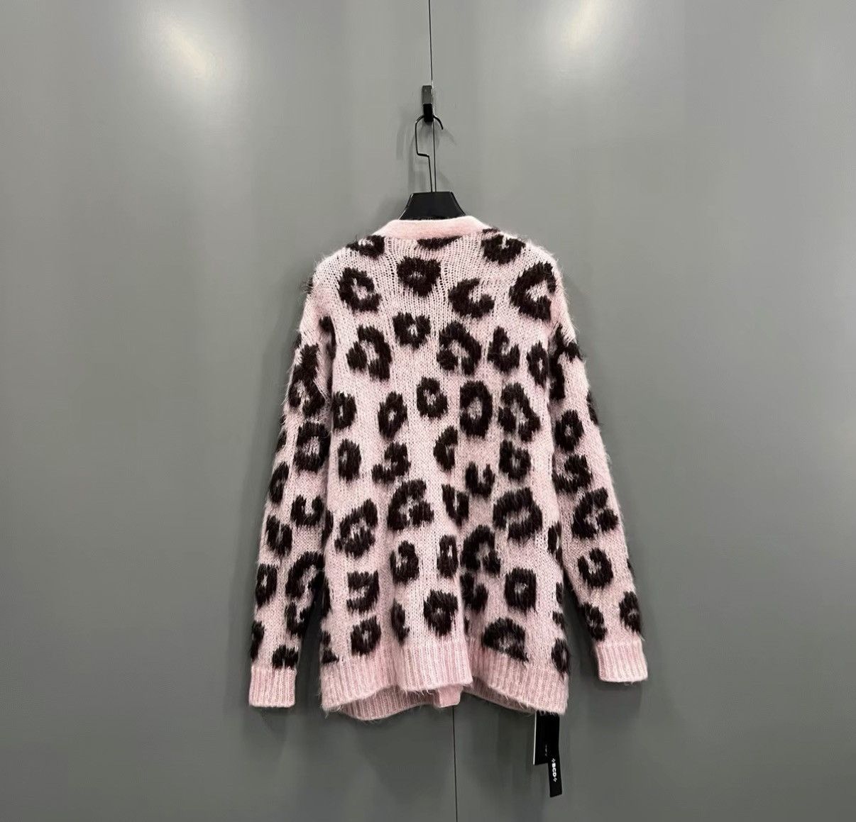 Miu Miu Miu Miu Black and Pink Leopard Print Knit Cardigan J41 Size XS / US 0-2 / IT 36-38 - 2 Thumbnail