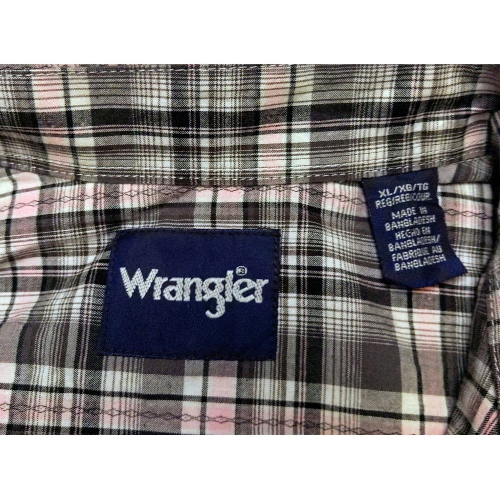 Wrangler Wrangler Shirt Mens XL Gray Pink Plaid Western Casual Workwear Button-Up Long Sleeve + Pocketed Button-Front Western Theme Mens Size US XL / EU 56 / 4 - 5 Thumbnail