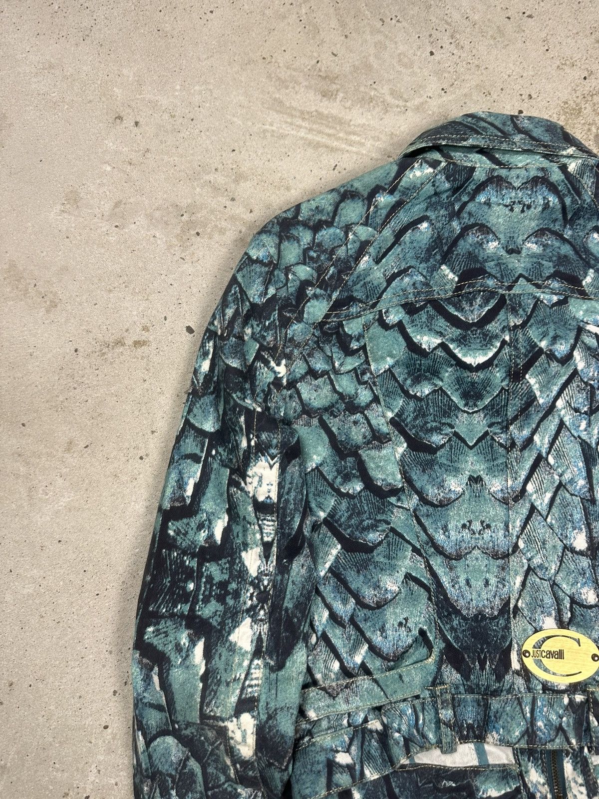 Just Cavalli 2000s Just Cavalli Python Blue Print Denim Trucker Jacket Size S / US 4 / IT 40 - 14 Thumbnail