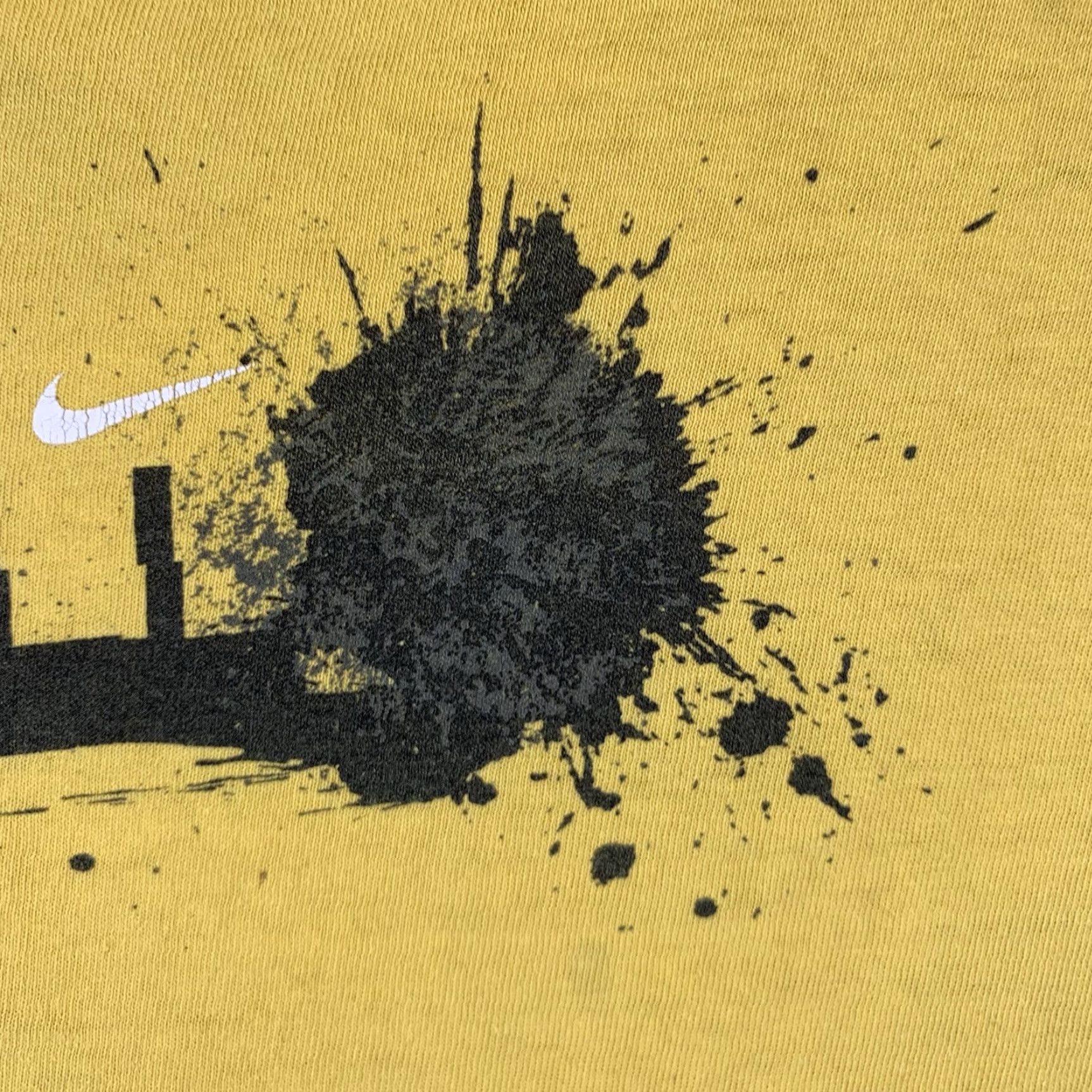 Nike VINTAGE Nike Football T-Shirt Men L Yellow Short Sleeve Crew Neck Graphic Print 2000s NCAA NFL Sports Size US L / EU 52-54 / 3 - 5 Thumbnail