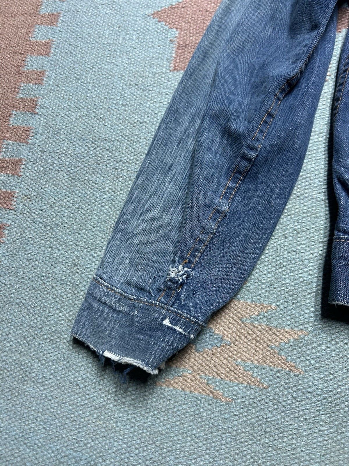 Vintage 70s Levi’s gals denim trucker jacket big E distressed S/M Size S / US 4 / IT 40 - 3 Thumbnail