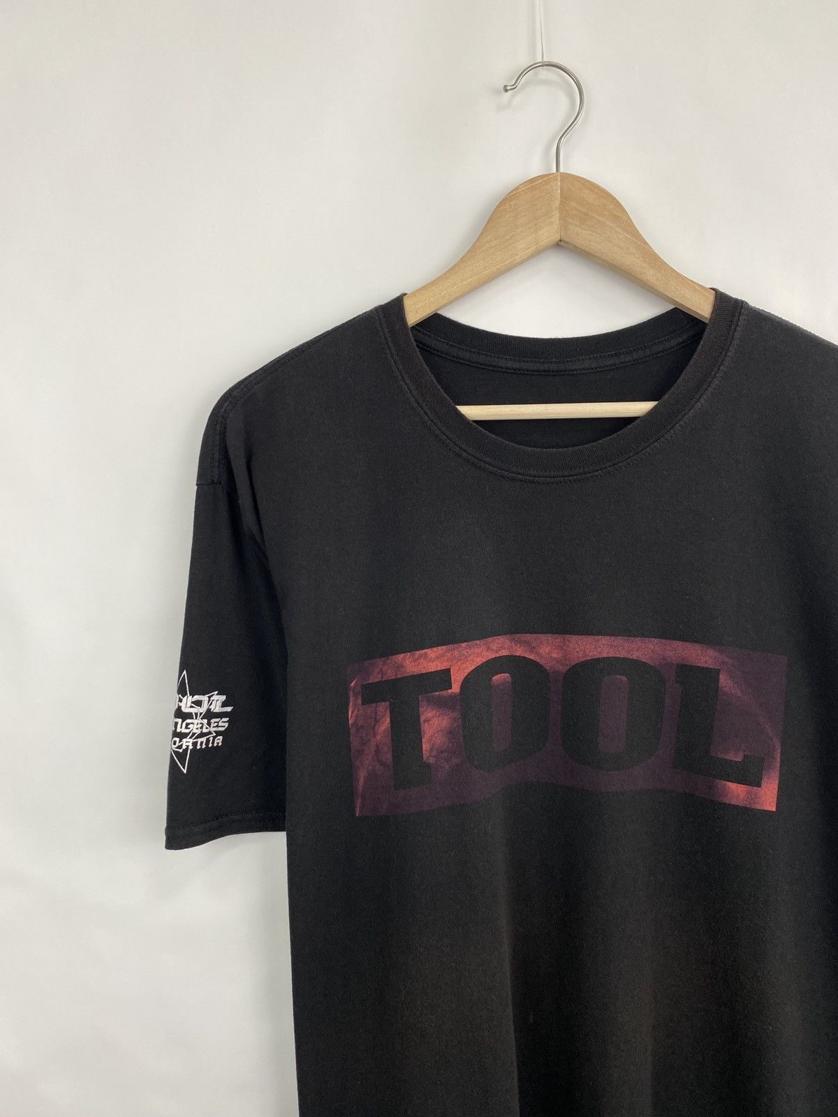 Band Tees Tool Los Angeles California 2019 T-Shirt Rare Retro Hype Y2K Size US L / EU 52-54 / 3 - 3 Thumbnail