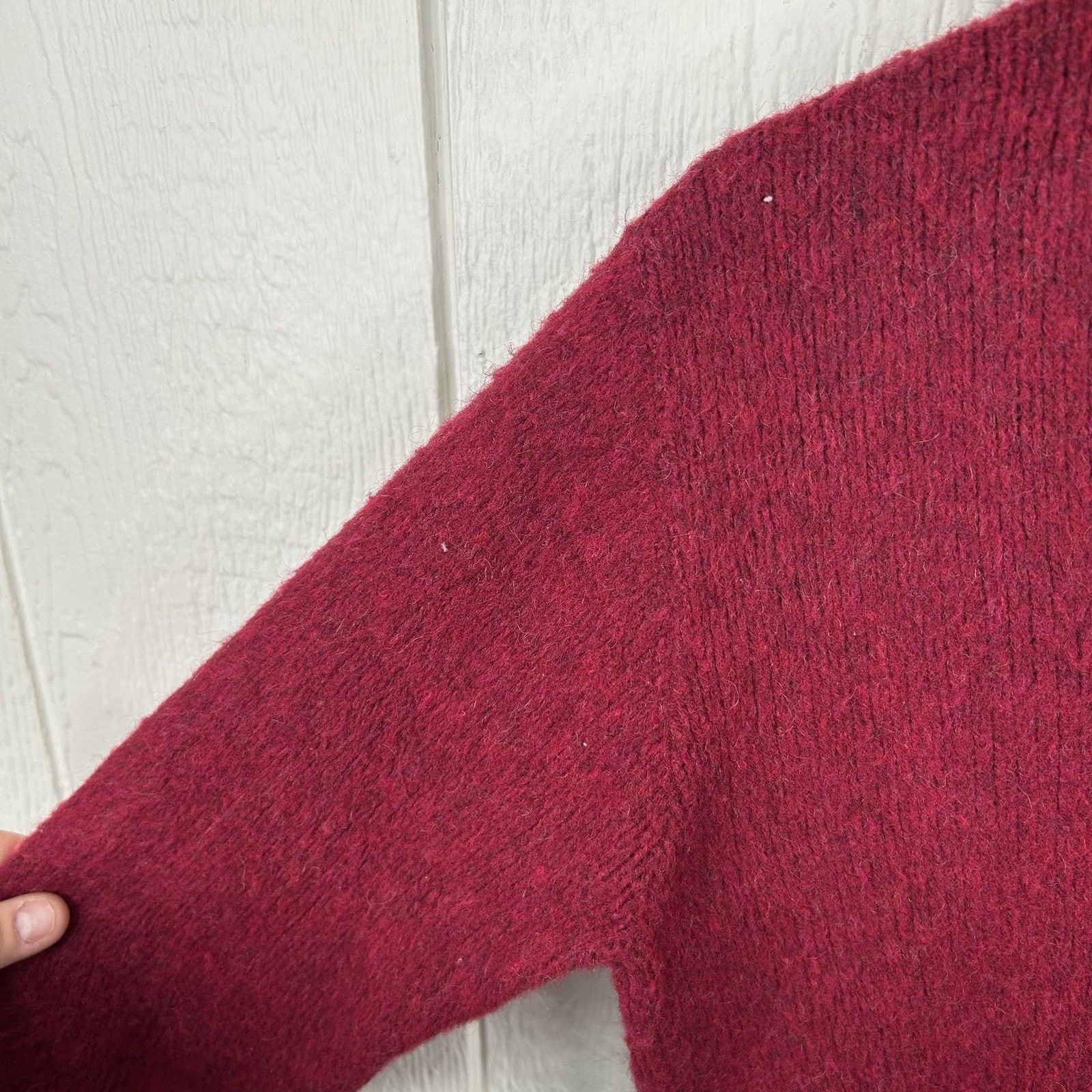 & Other Stories Vintage 80’s Red V-Neck Wool Sweater Medium Size US M / EU 48-50 / 2 - 3 Thumbnail