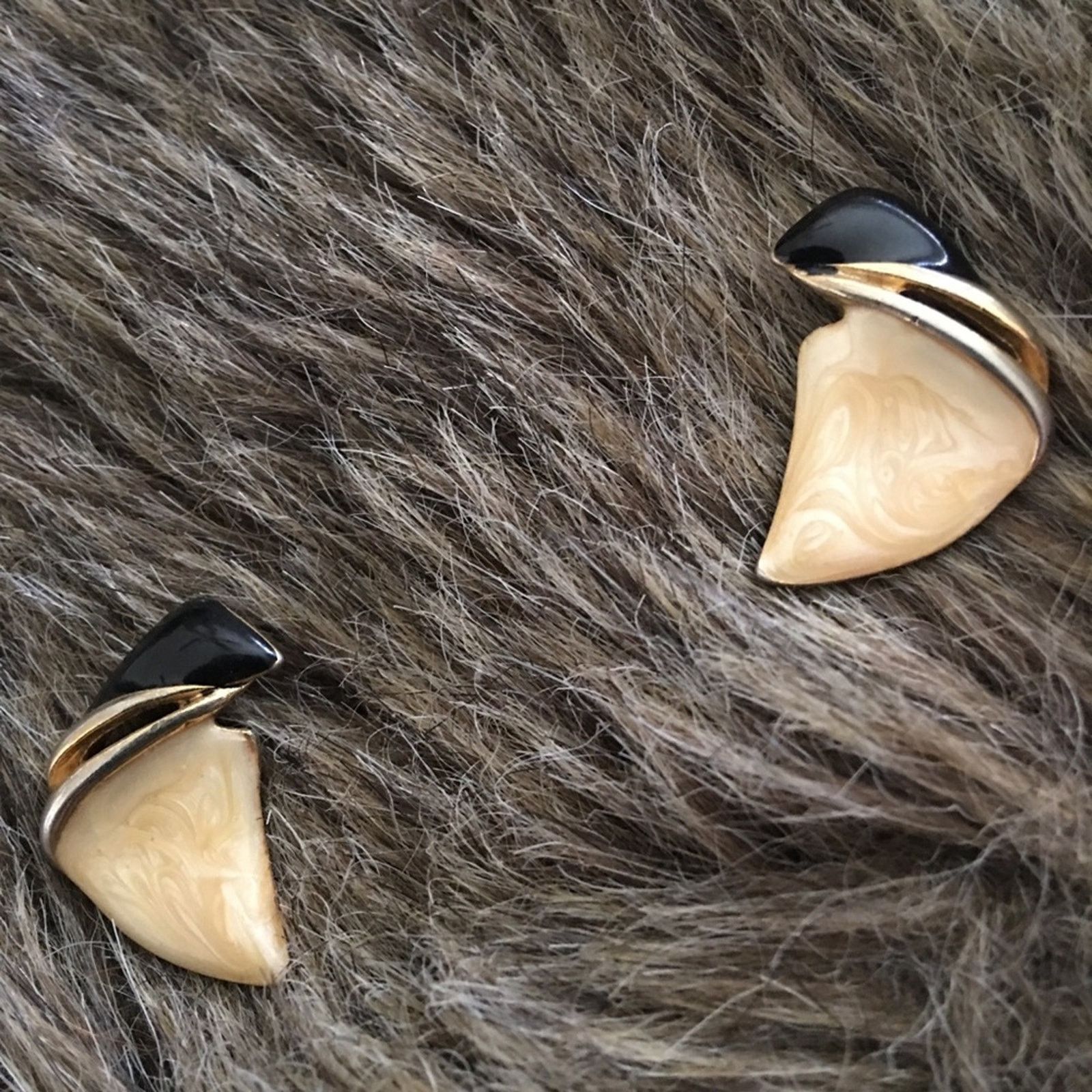 Vintage Vintage 80s black and cream enamel earrings Size ONE SIZE - 2 Thumbnail