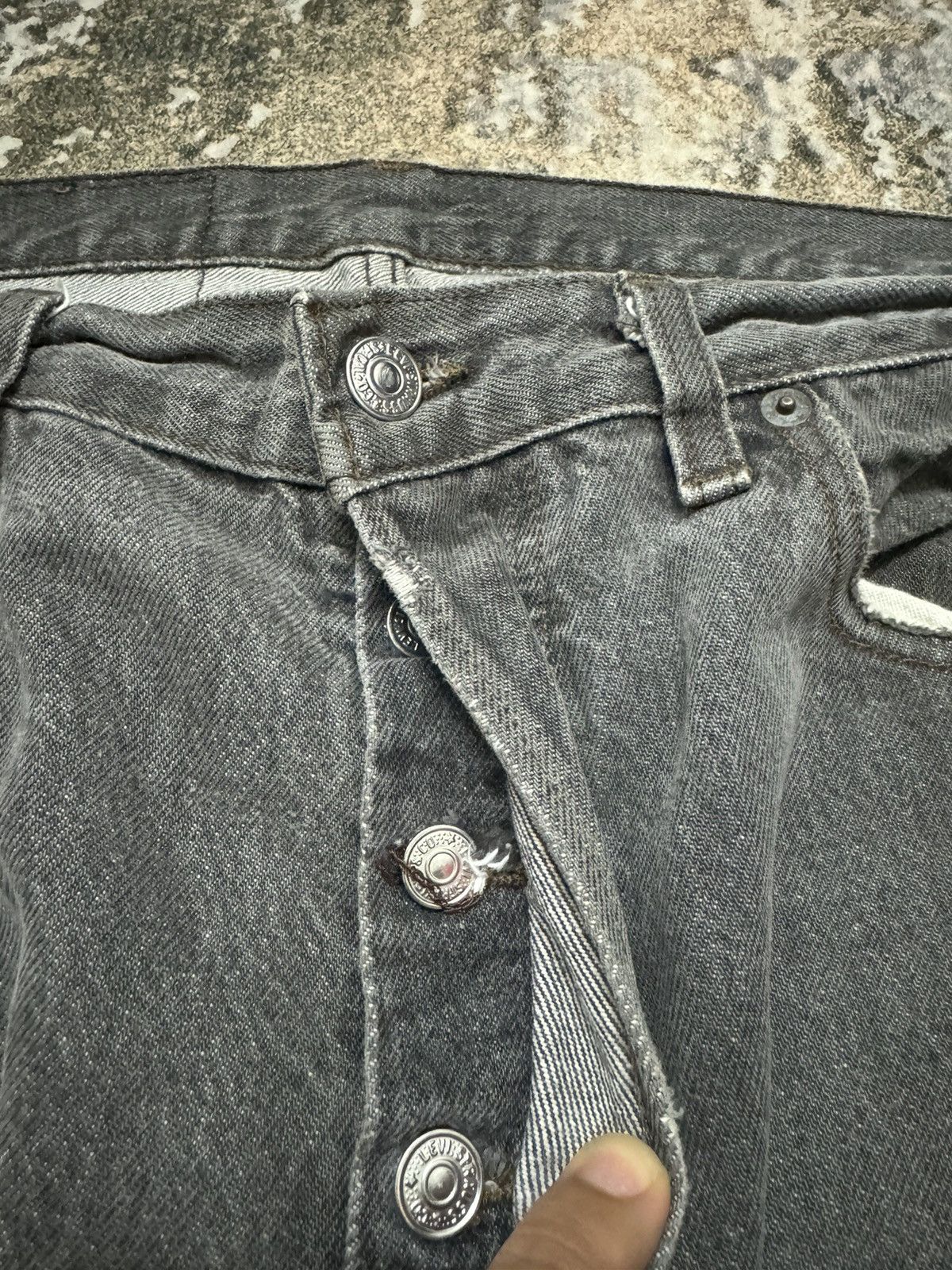 Levi's × Levi's Vintage Clothing × Vintage Vintage Levi’s 501 Distressed Pokdot White Black faded W34 Size US 34 / EU 50 - 6 Thumbnail