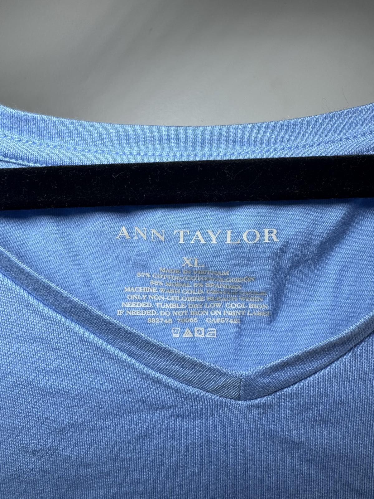 Ann Taylor Ann Taylor Light Blue V-Neck T-Shirt Size M Size XL / US 12-14 / IT 48-50 - 2 Thumbnail