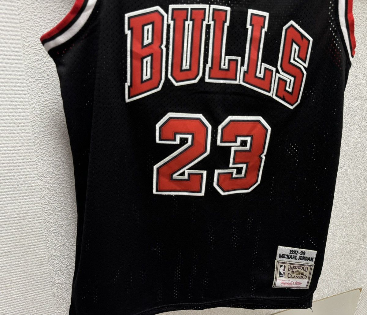 Mitchell & Ness Jordan 23 mitchell & ness vintage nba jersey 1997/98 L sz Size US L / EU 52-54 / 3 - 7 Thumbnail