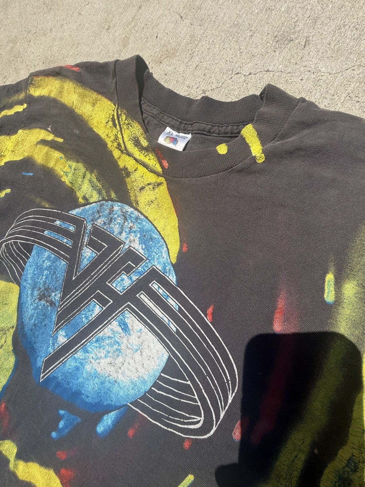 Fruit Of The Loom Vintage 1993 Van Halen AOP Tshirt. Size US XL / EU 56 / 4 - 4 Thumbnail