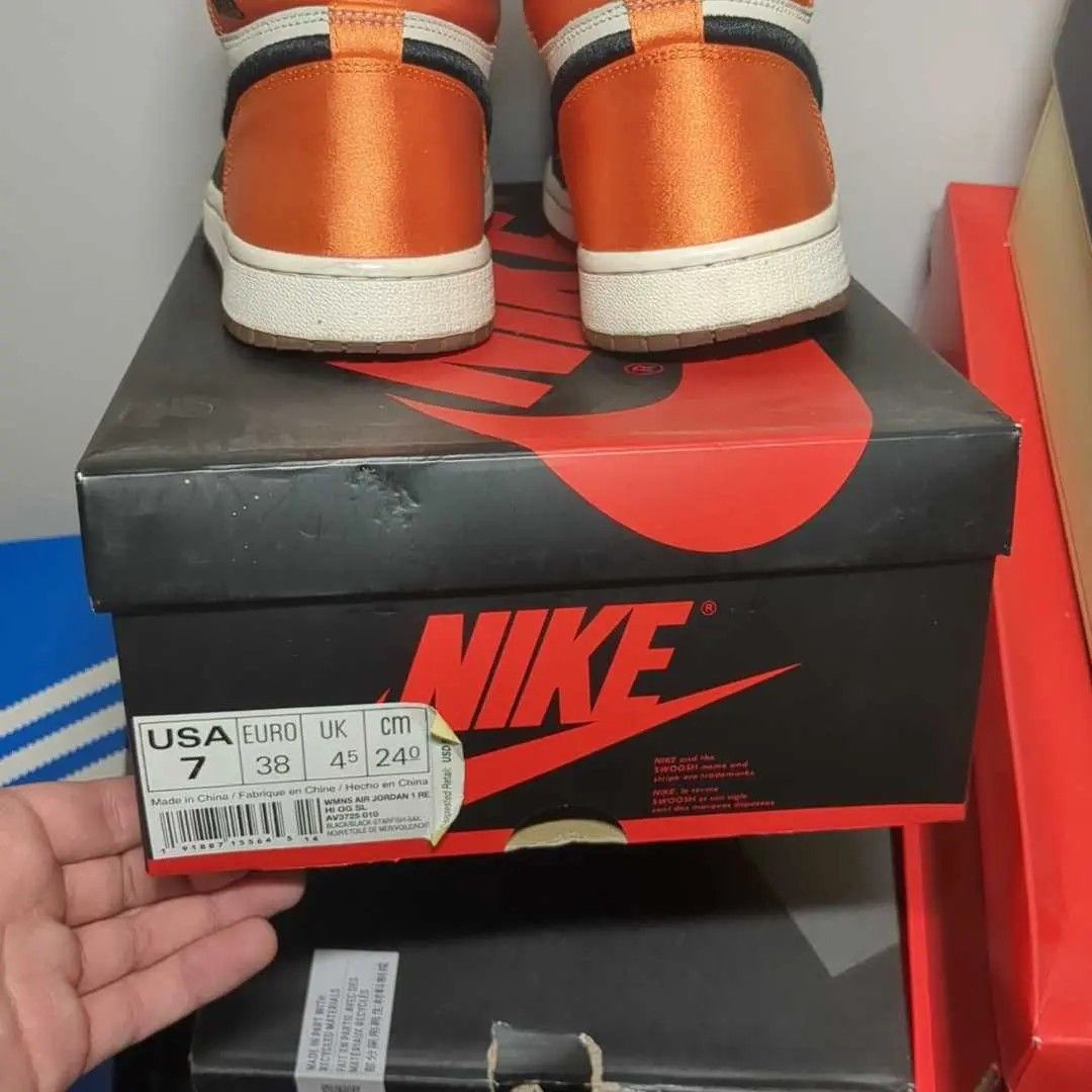 Jordan Brand Air Jordan 1 High Satin Shattered AV3725010 Size 7 Size US 7 / IT 37 - 8 Thumbnail