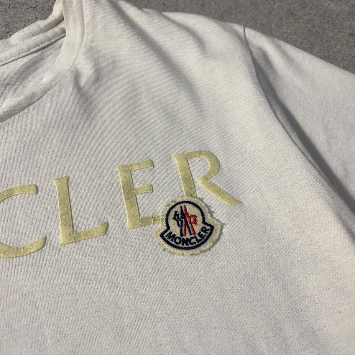 Moncler Moncler t shirt Big logo Size US L / EU 52-54 / 3 - 4 Thumbnail