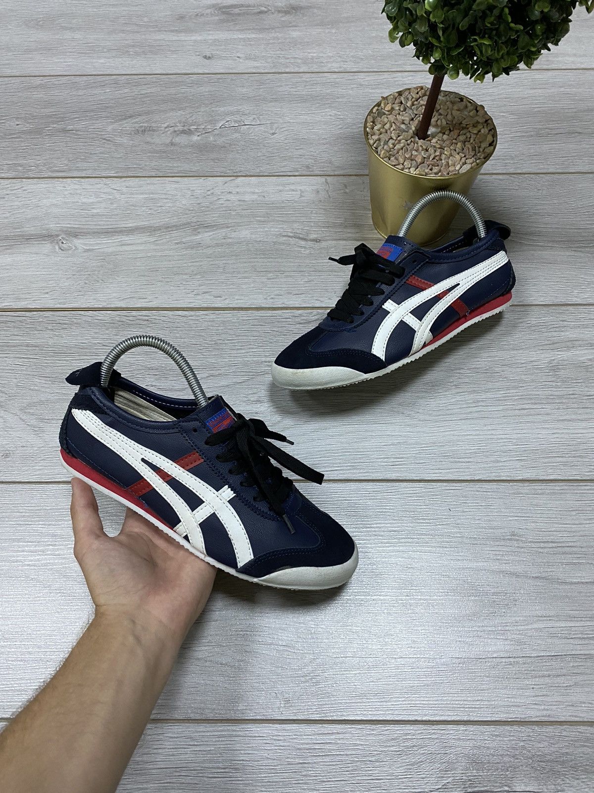 Asics ASICS Onitsuka Tiger vintage sneakers Size US 6 / EU 39 - 1 Thumbnail